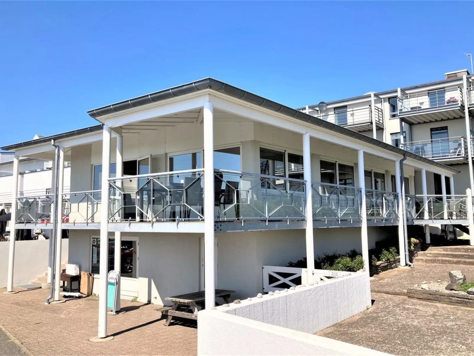 "Irma" - 25m from the sea-Buiten