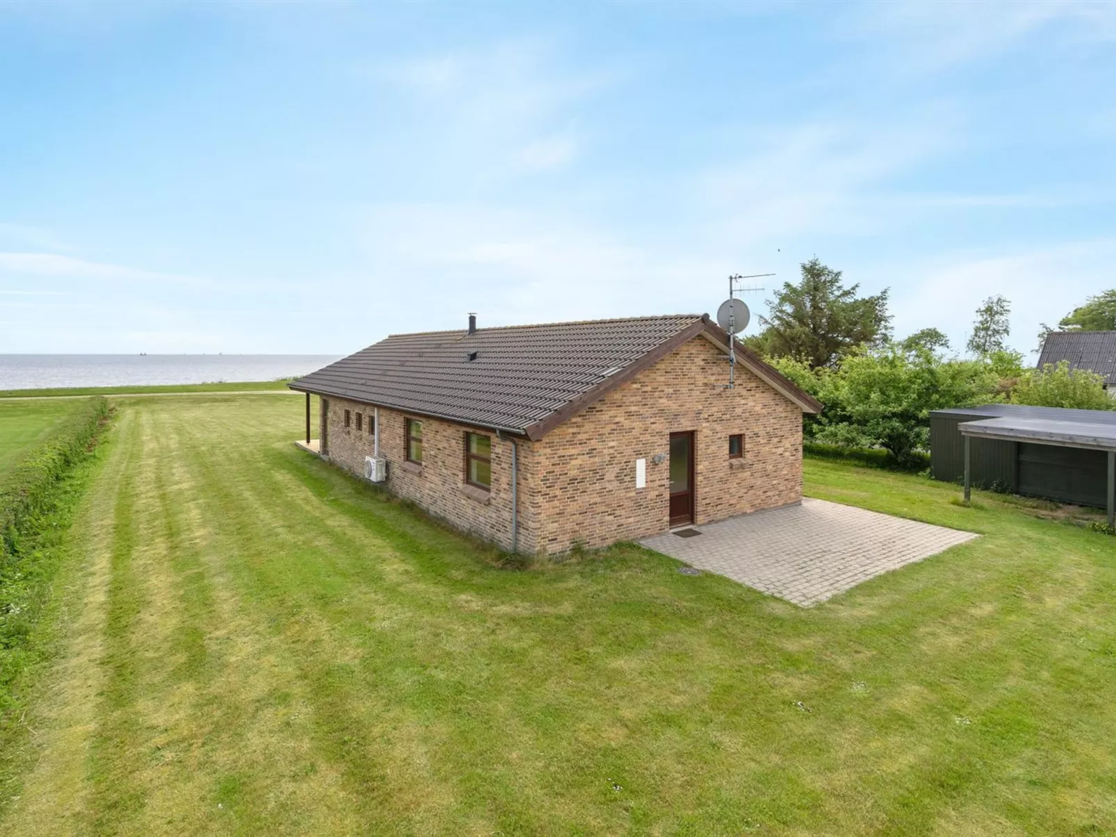 "Roope" - 50m from the sea-Buiten