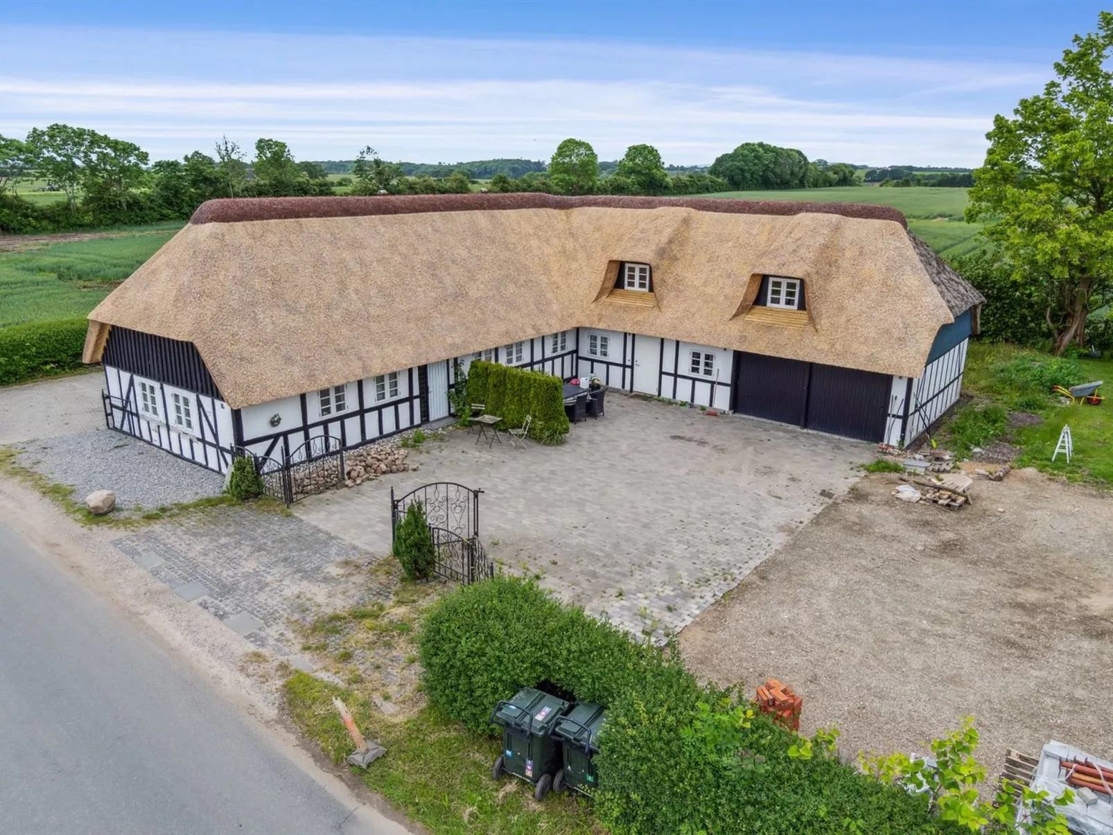 "Thessa" - 900m from the sea-Buiten