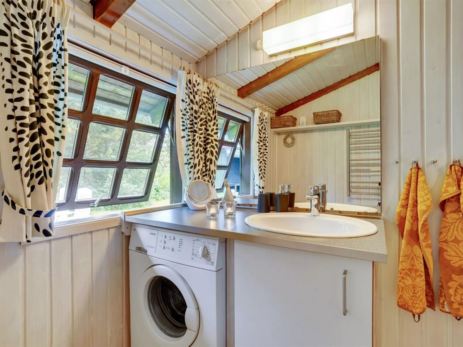 "Gail" - 400m to the fjord-Binnen