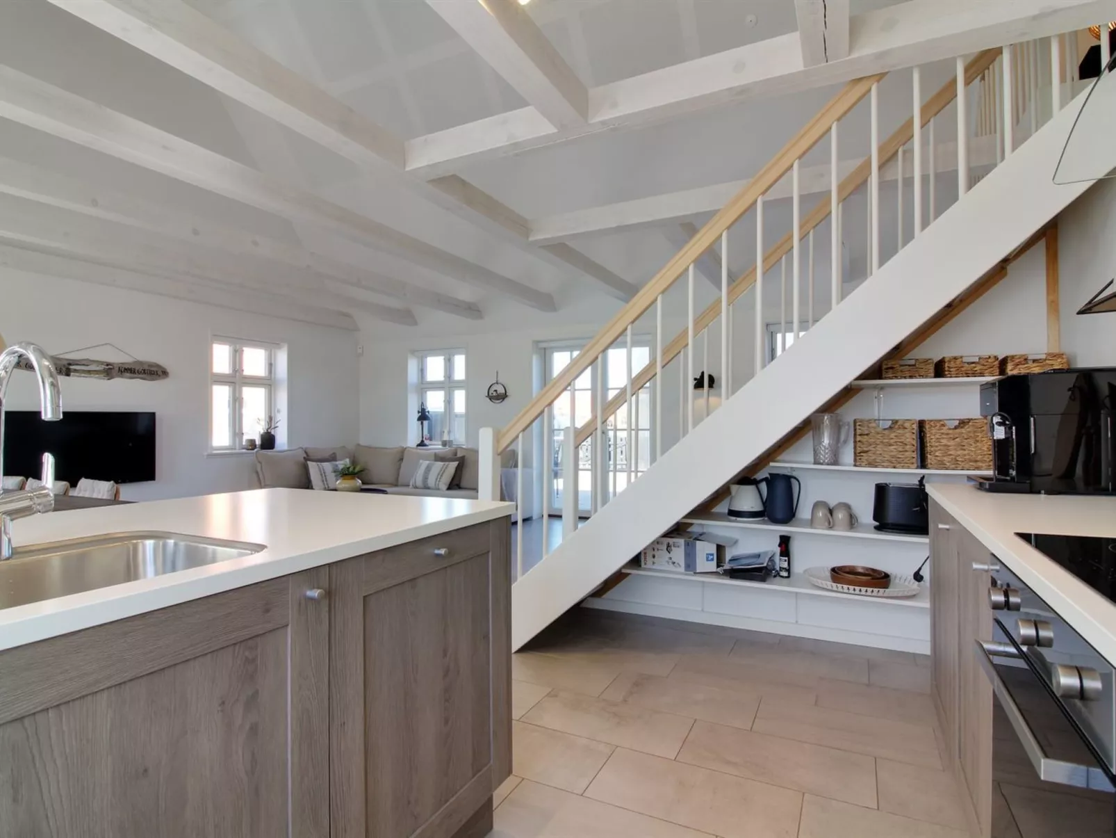 "Gine" - 1.5km from the sea-Binnen