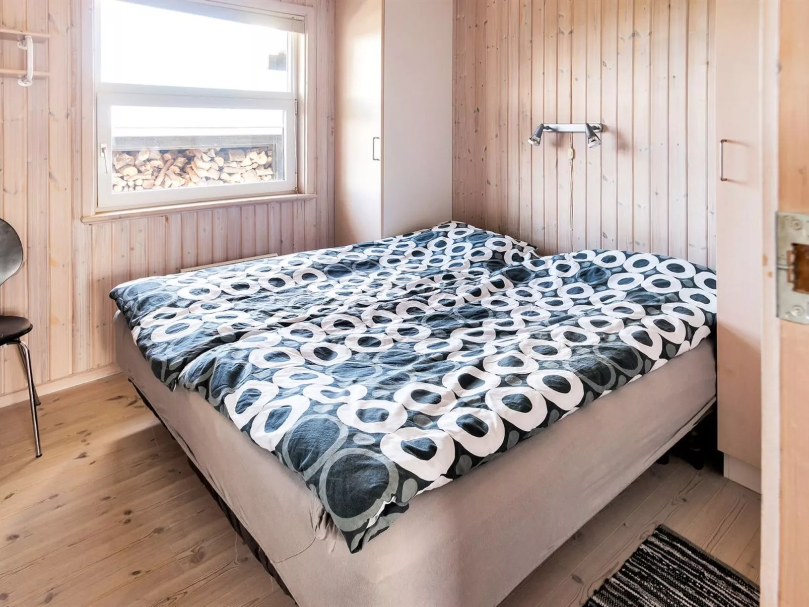 "Elvie" - 200m from the sea-Binnen