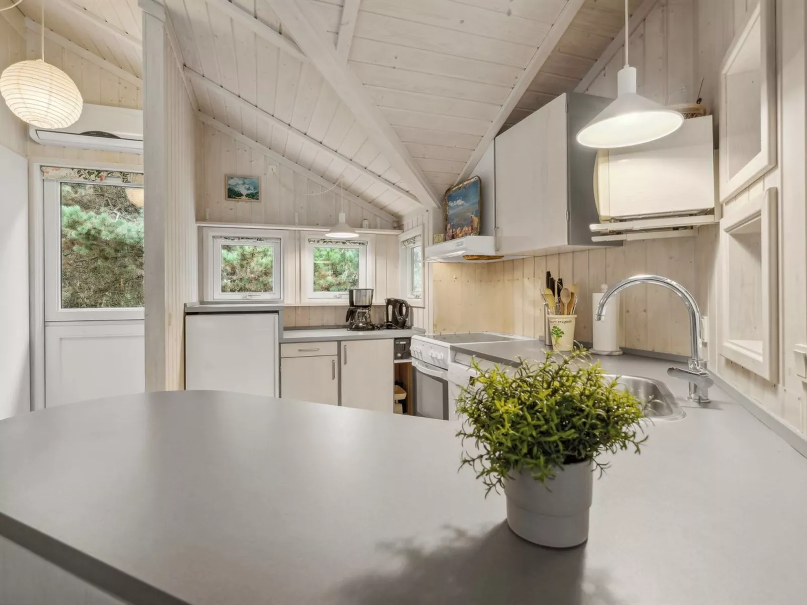 "Alaine" - 850m from the sea-Binnen