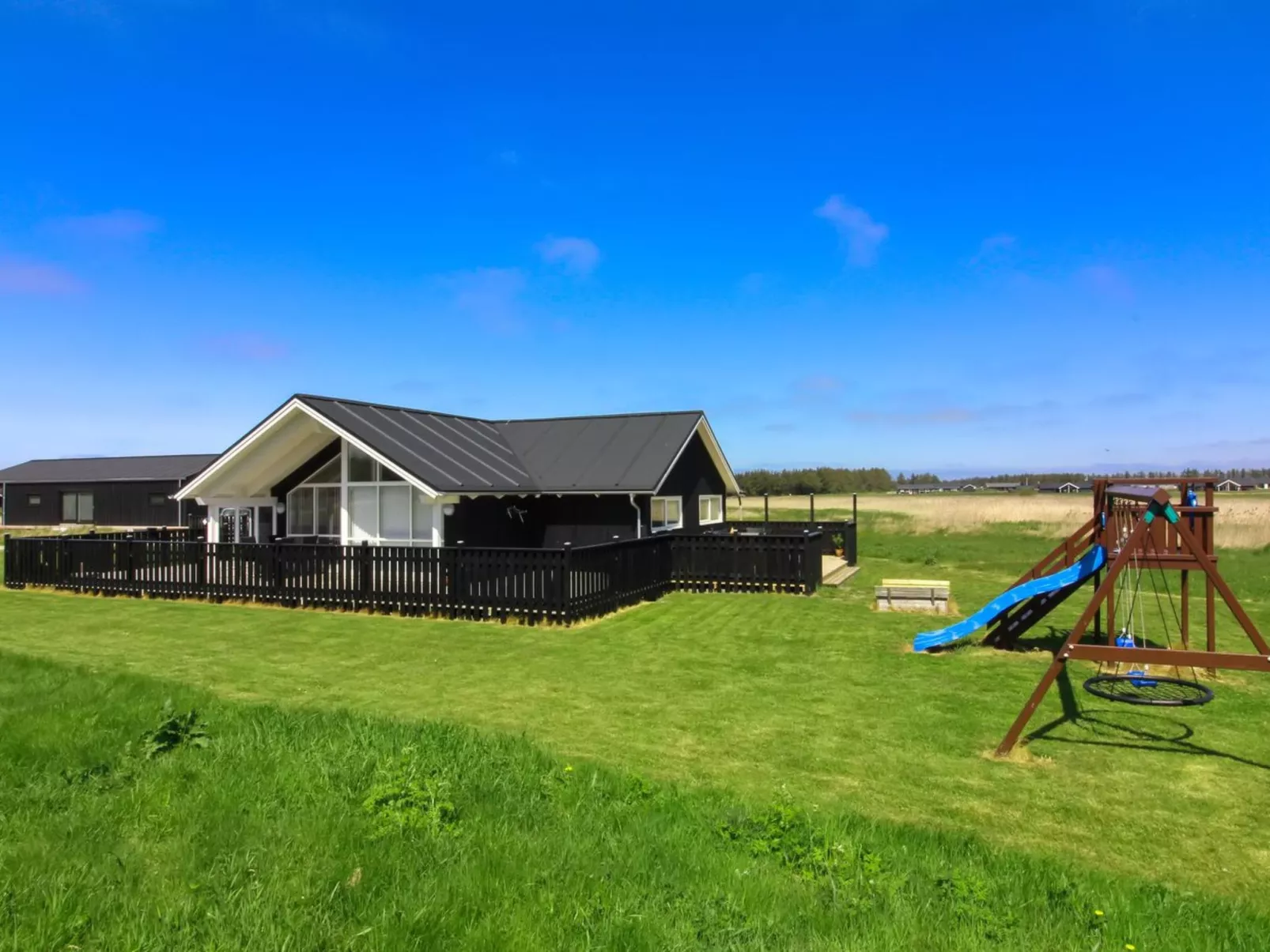 "Mirkka" - 1.5km from the sea-Buiten