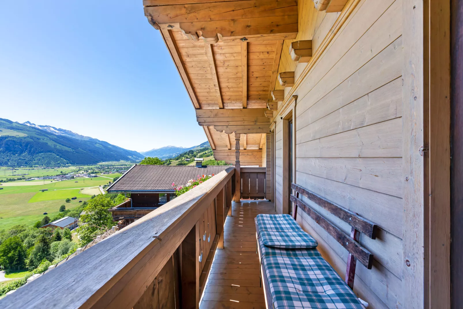 Grünlicher Hof-Terrasbalkon