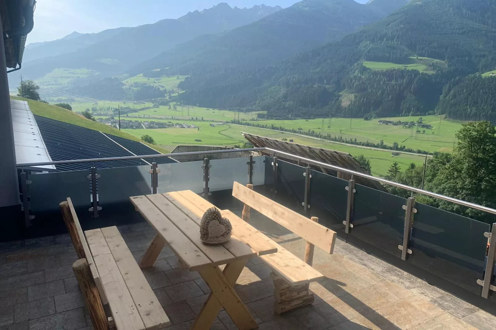 Grünlicher Hof-Terrasbalkon