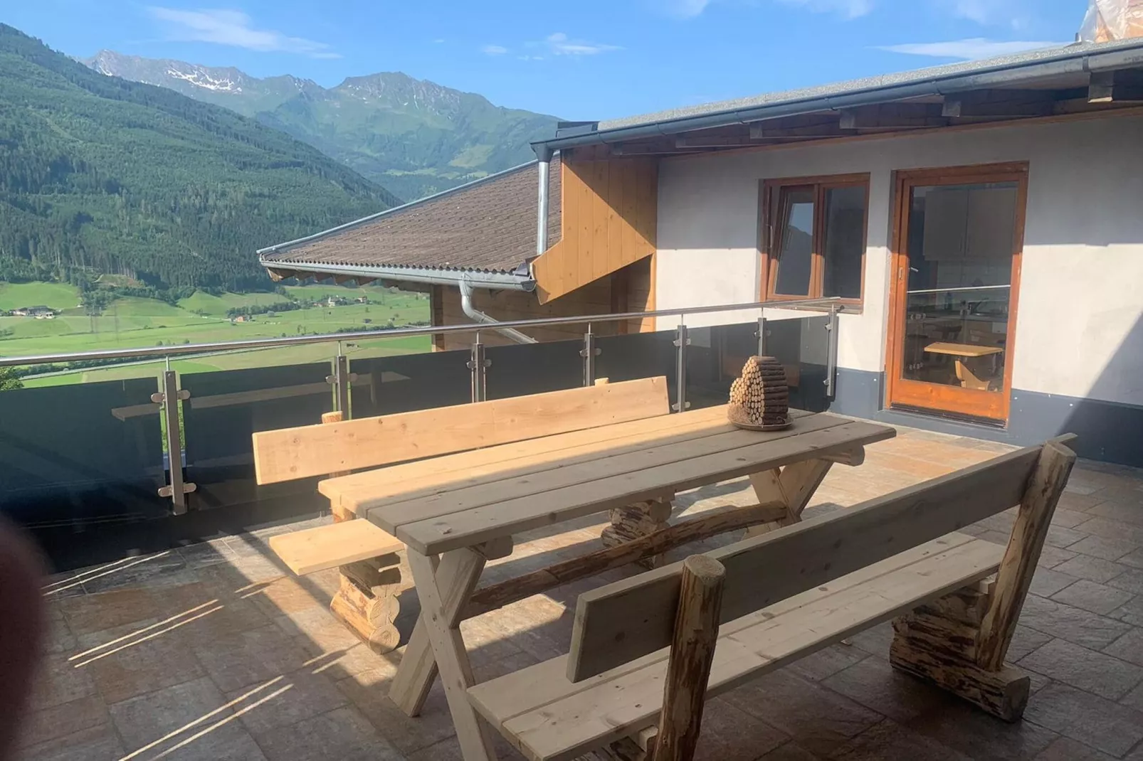 Grünlicher Hof-Terrasbalkon