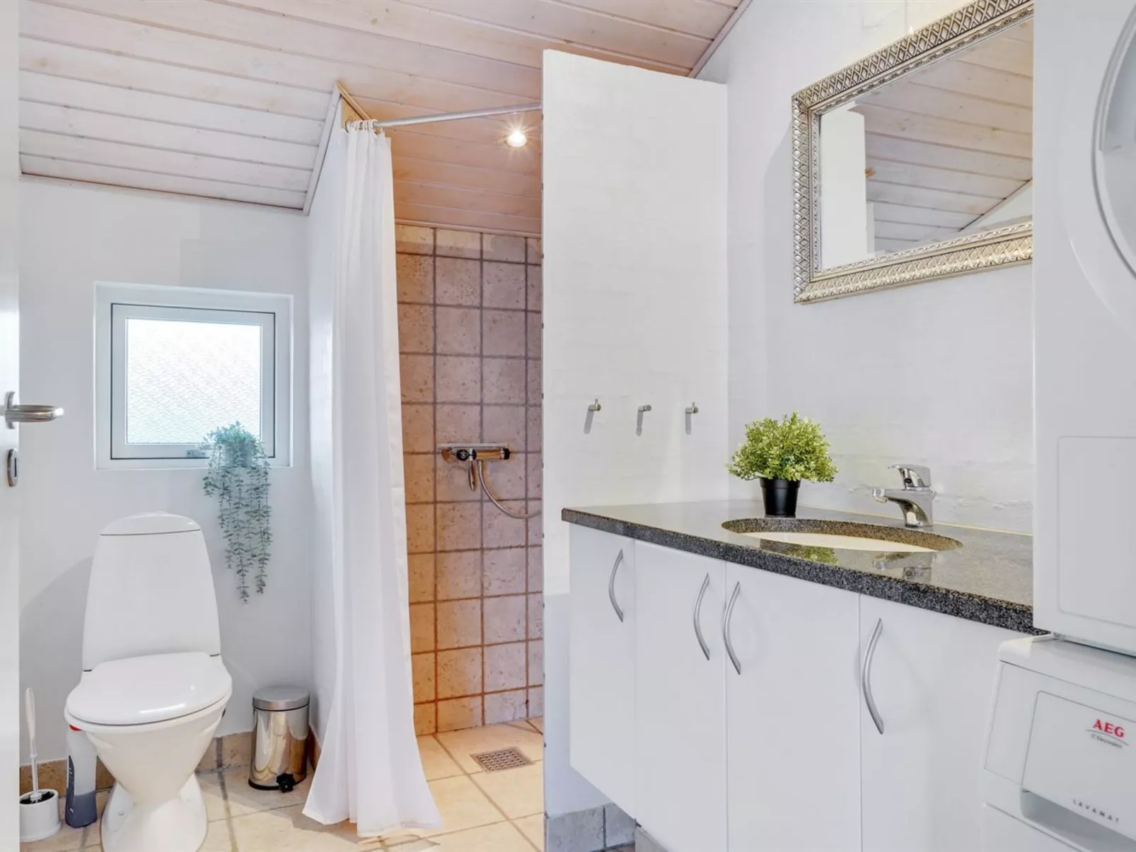 "Lauri" - 350m from the sea-Binnen