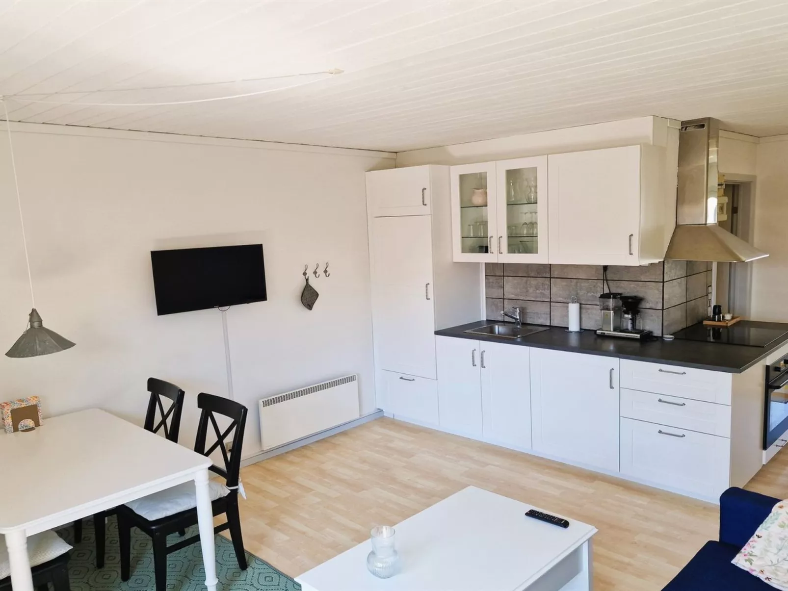 "Emira" - 50m from the sea-Binnen