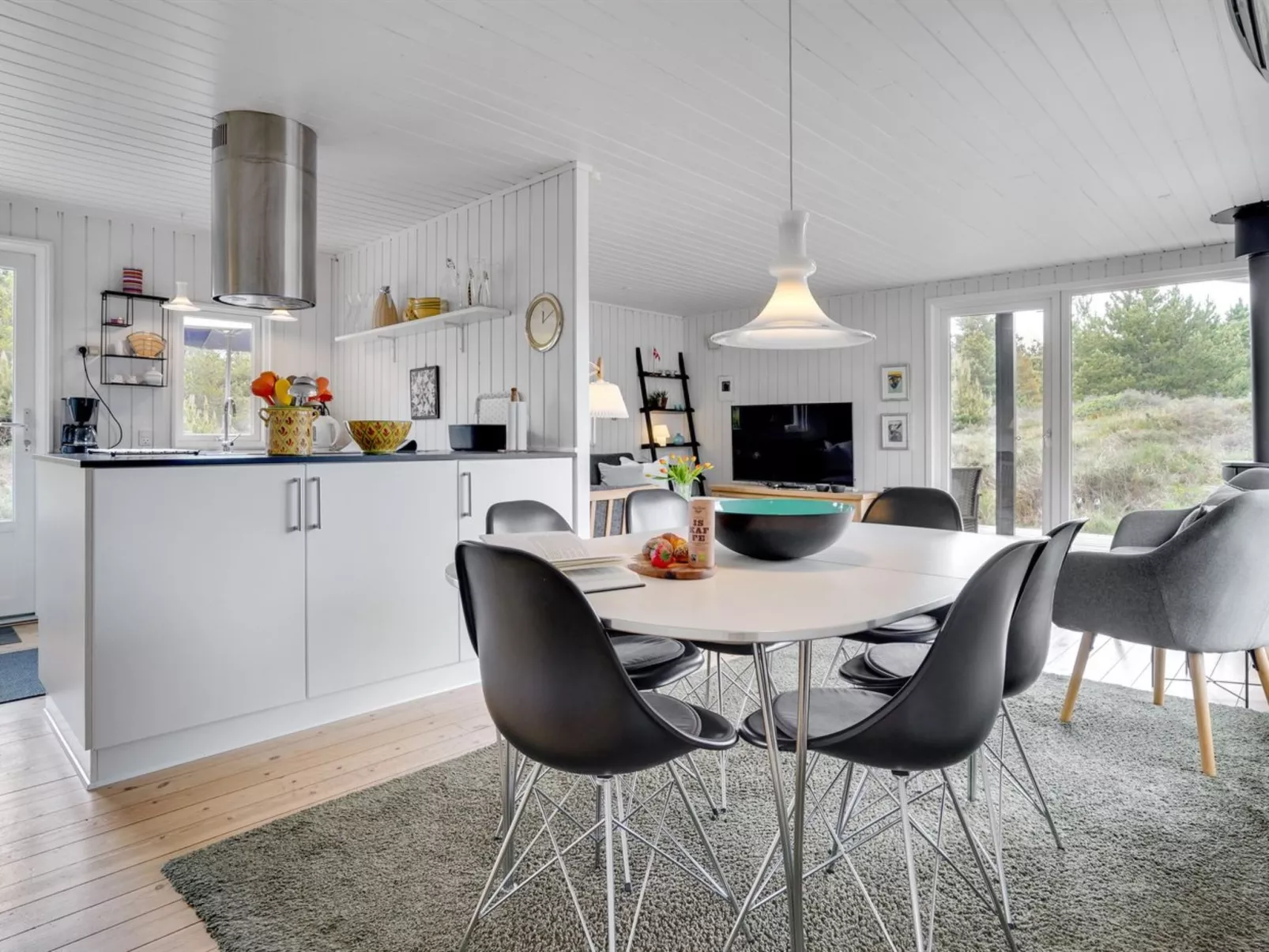 "Fredrikka" - 3.9km from the sea-Binnen