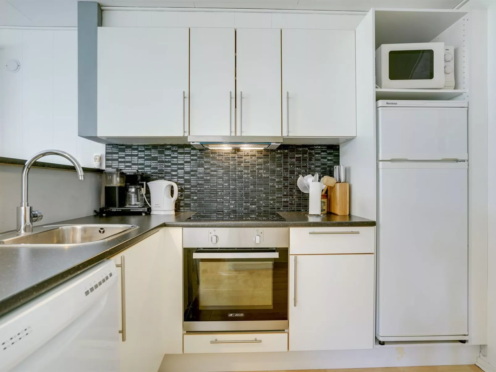 "Filippa" - 900m from the sea-Binnen