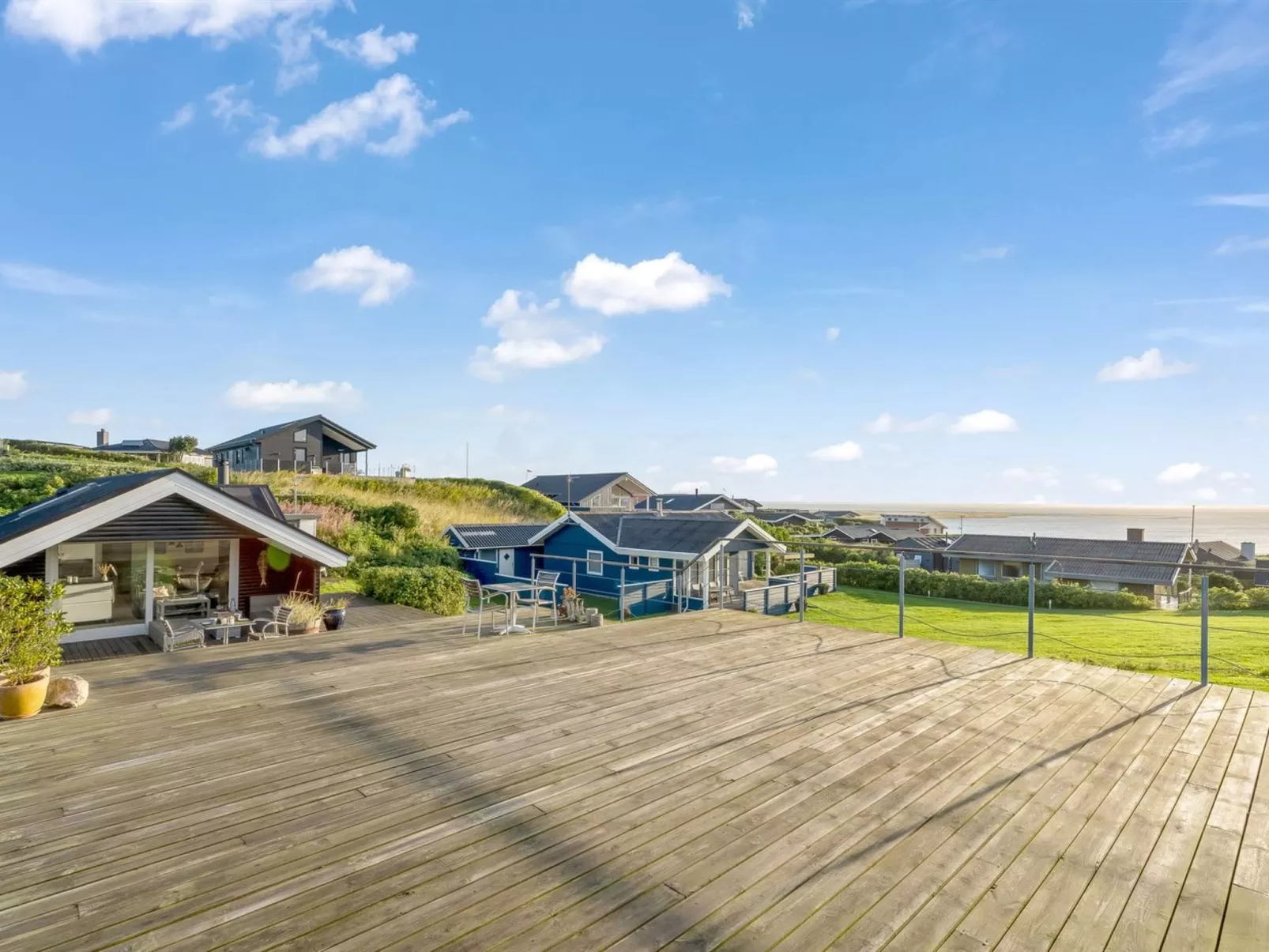 "Aksinja" - 250m to the fjord-Buiten