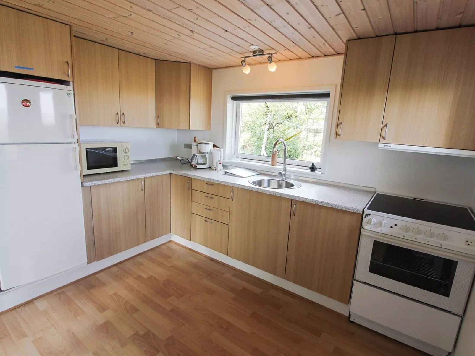 "Isalie" - 200m from the sea-Binnen