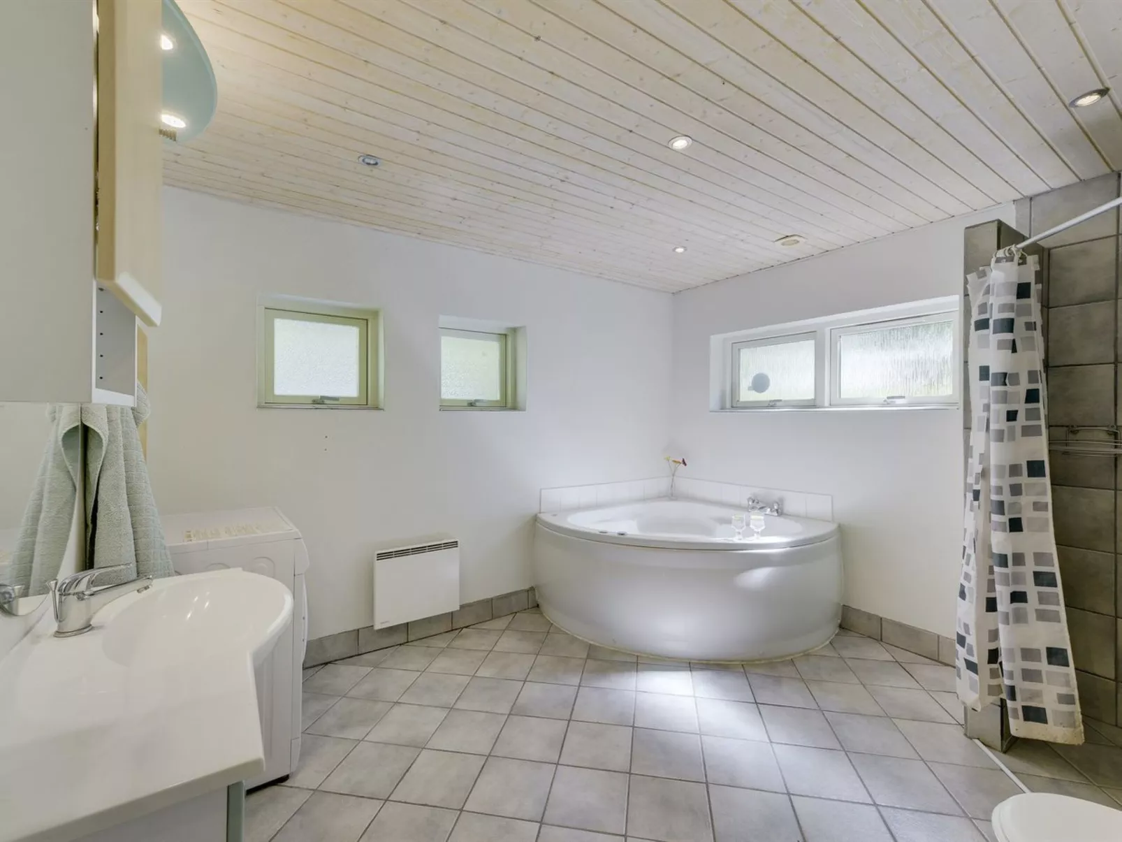 "Tydulf" - 34km from the sea-Binnen