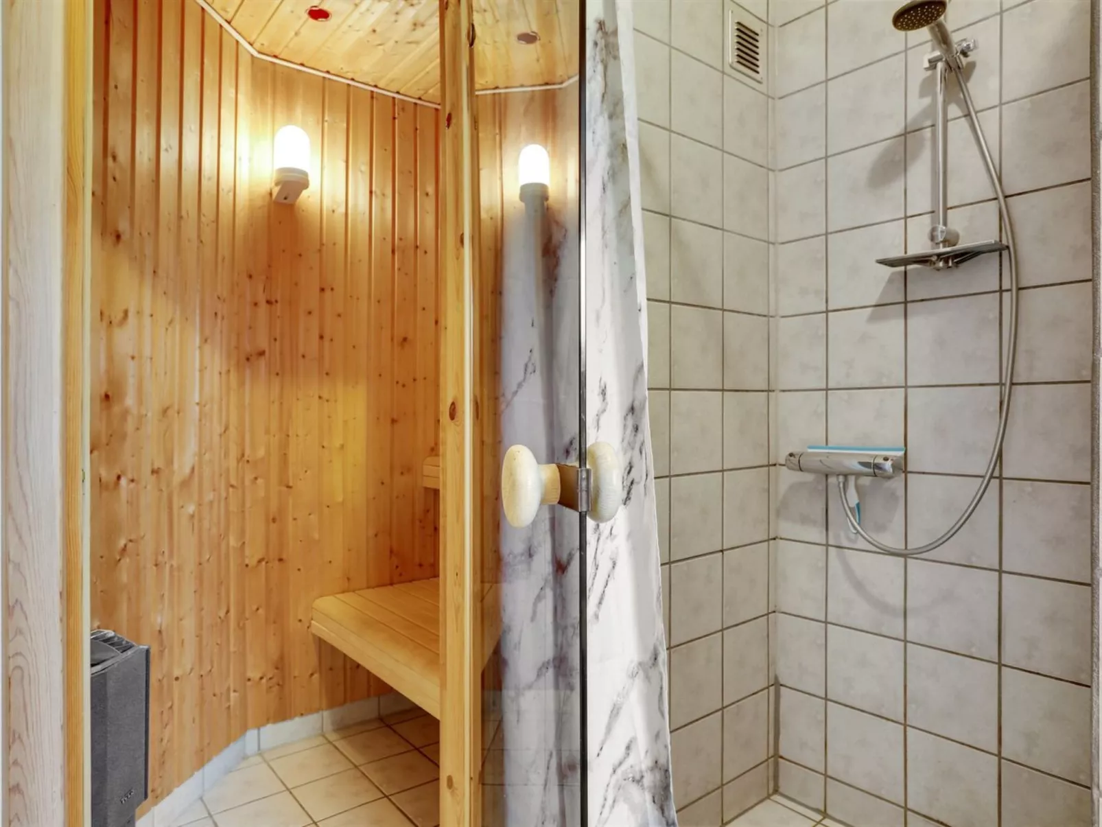 "Lirim" - 50m from the sea-Binnen