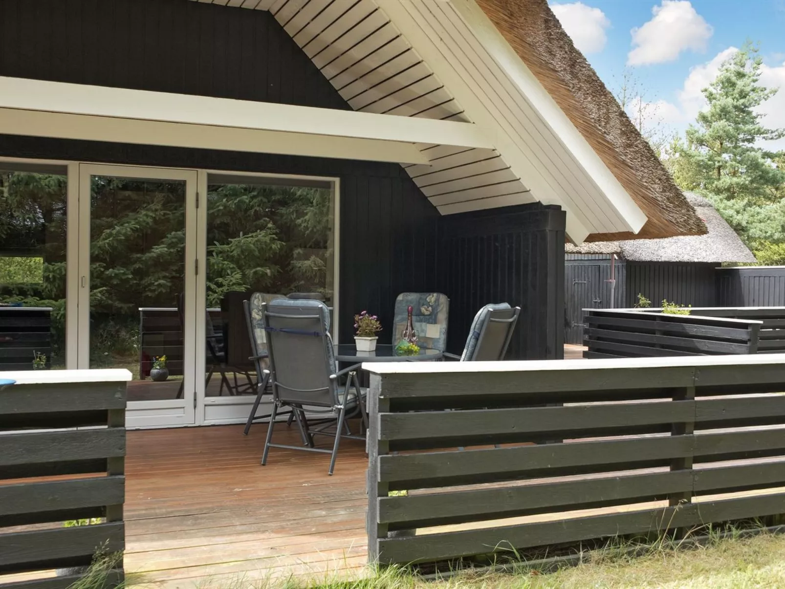 "Patrik" - 1.4km from the sea-Buiten