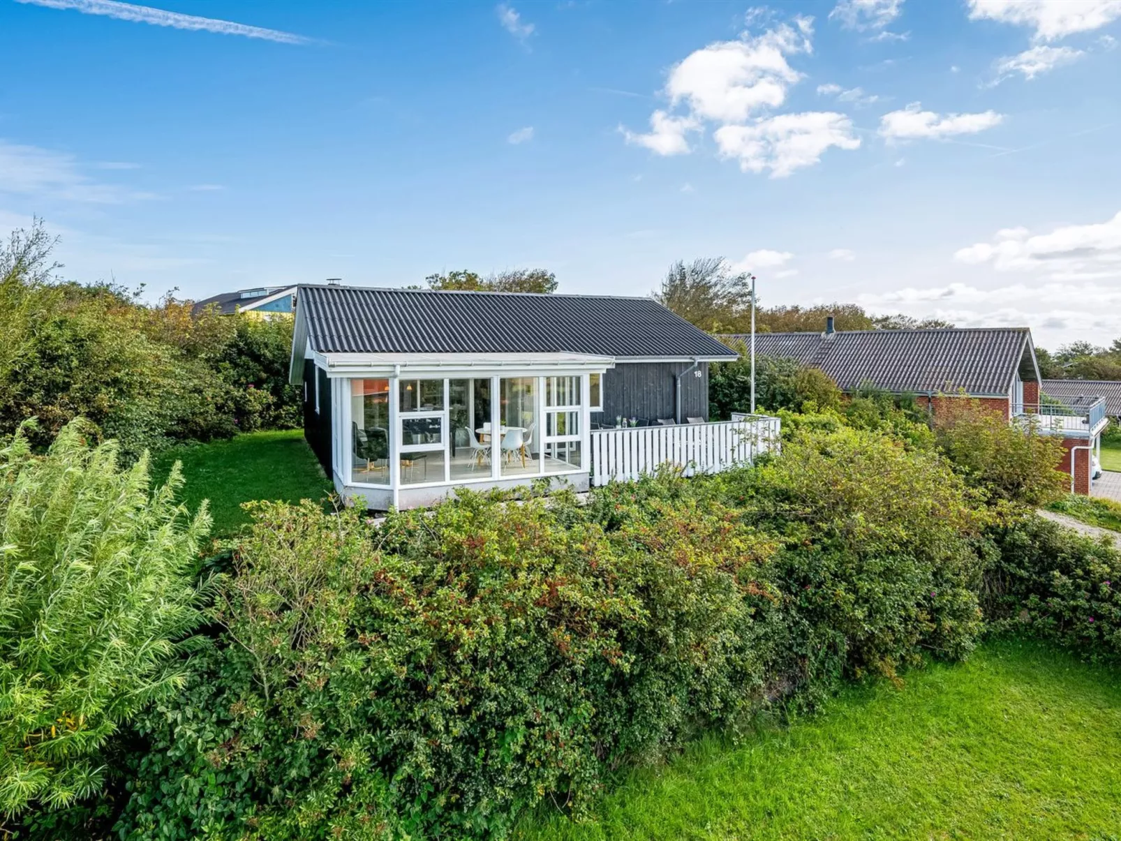 "Brenda" - 300m to the fjord-Buiten