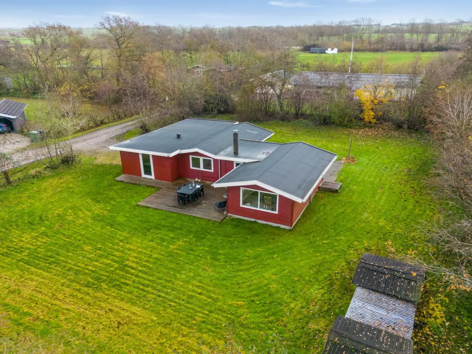 "Scarlet" - 400m to the fjord-Buiten