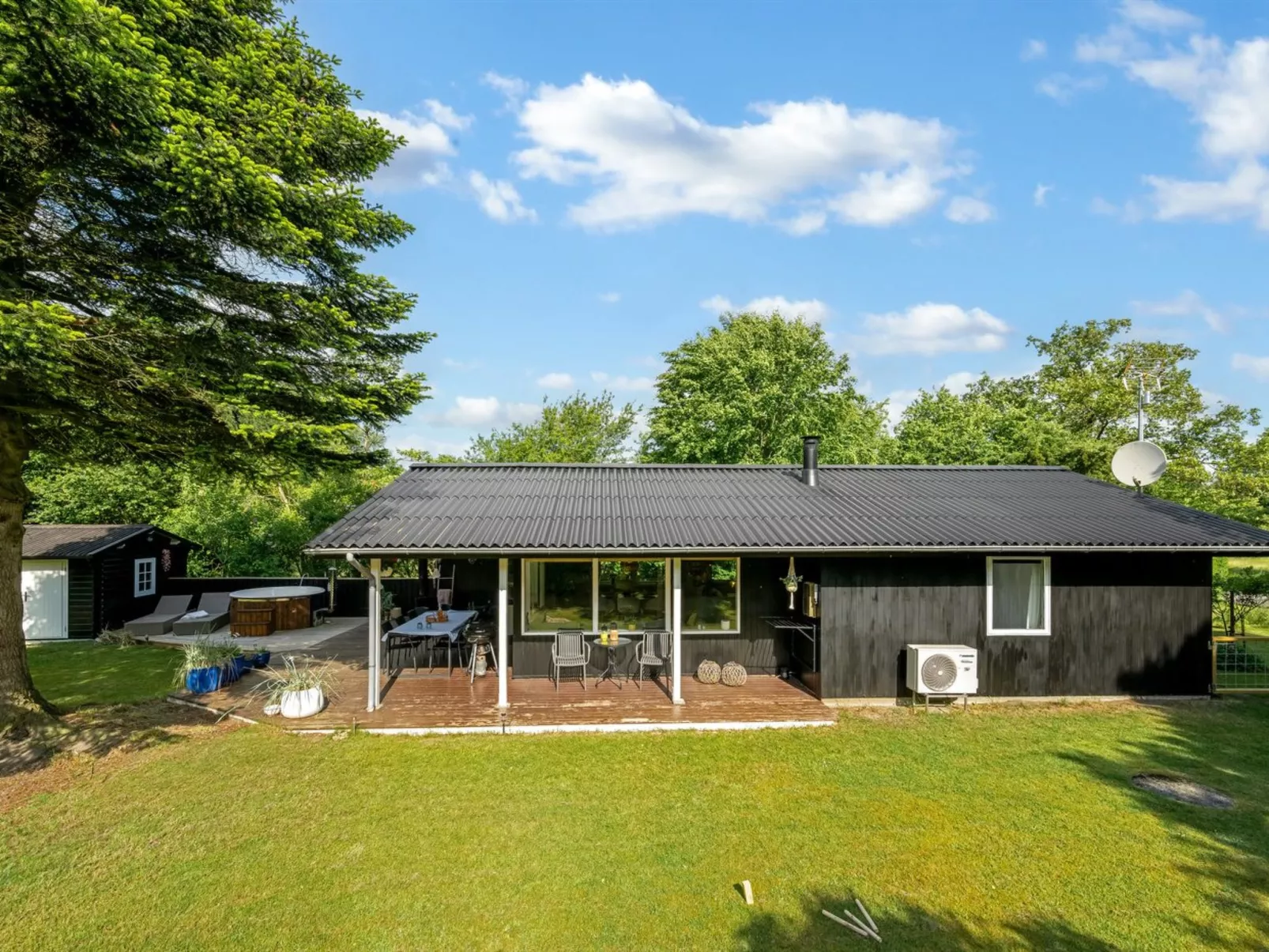 "Nelina" - 950m to the fjord-Buiten