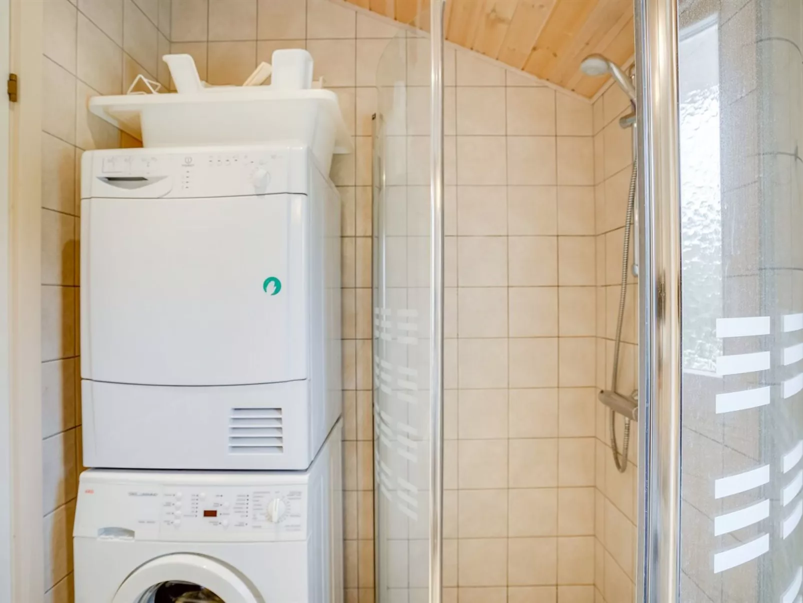 "Elsemarie" - 1.4km to the fjord-Binnen