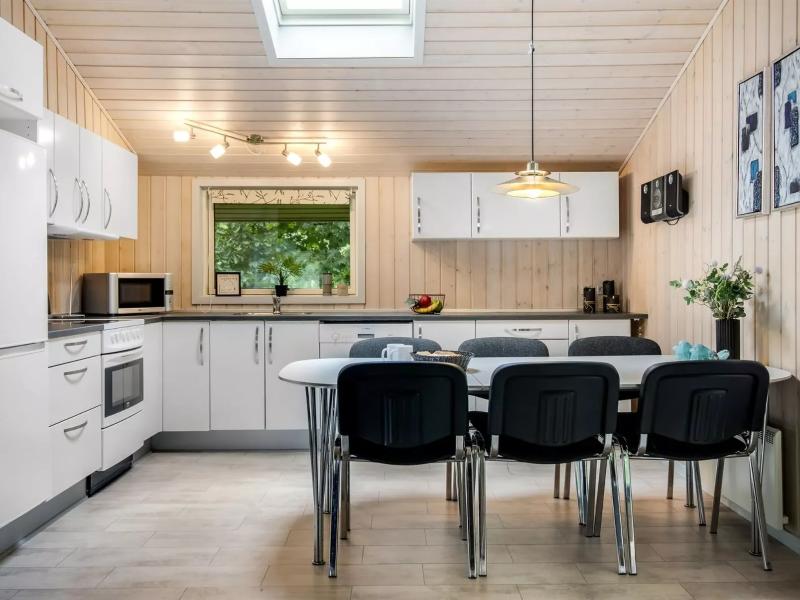 "Jutta" - 28km from the sea-Binnen