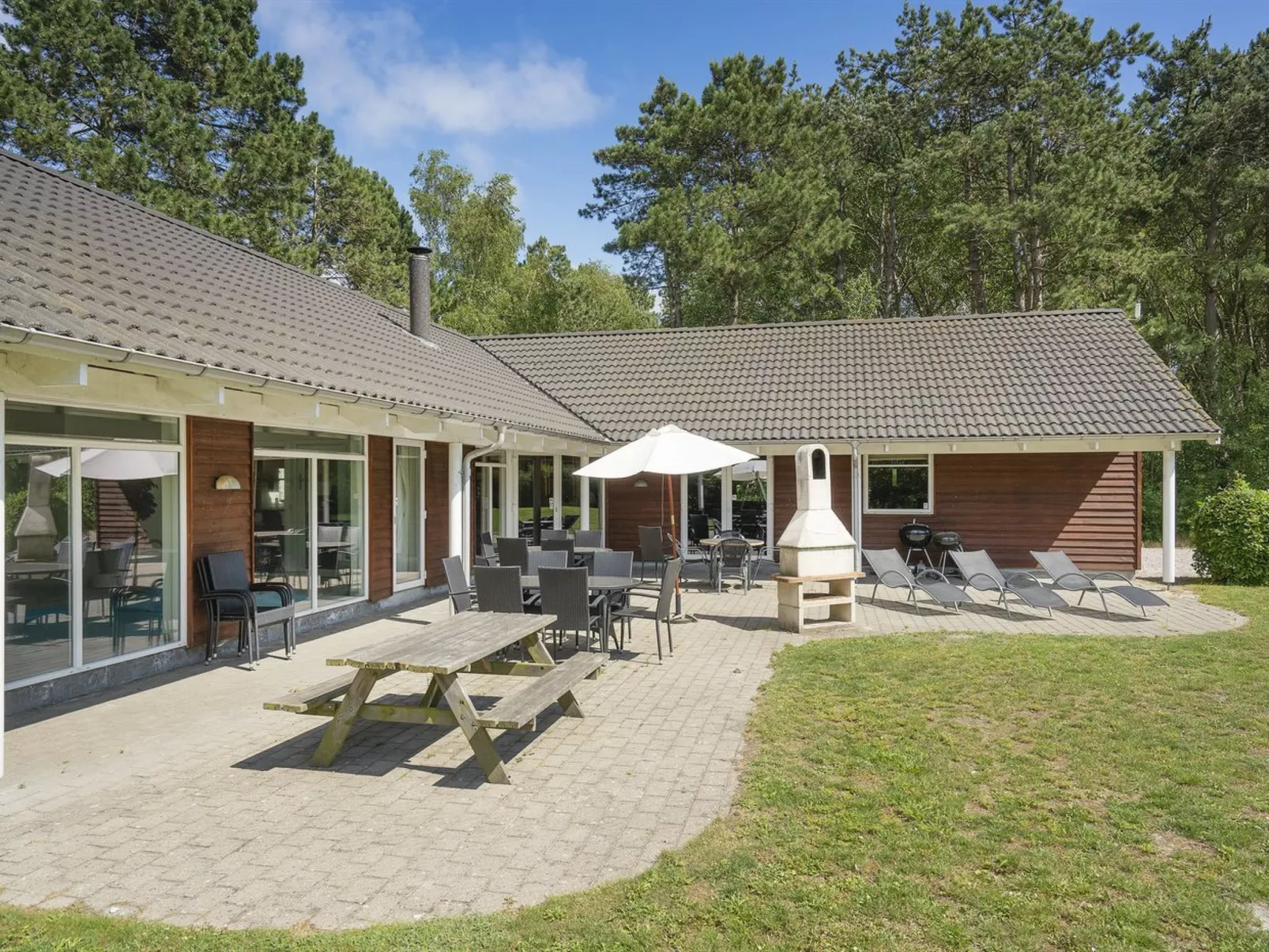 "Hughe" - 300m from the sea-Buiten