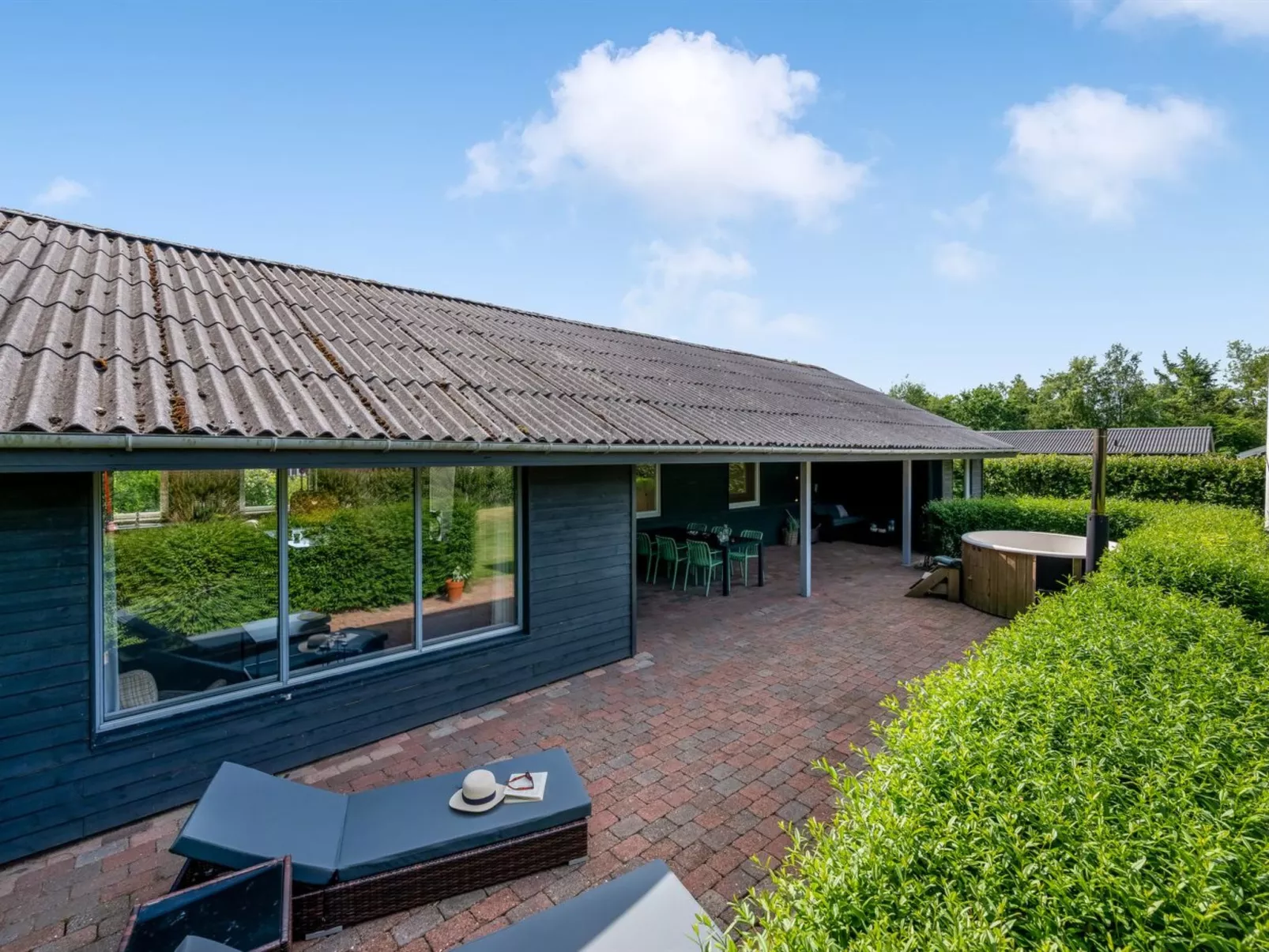 "Knag" - 800m to the fjord-Buiten