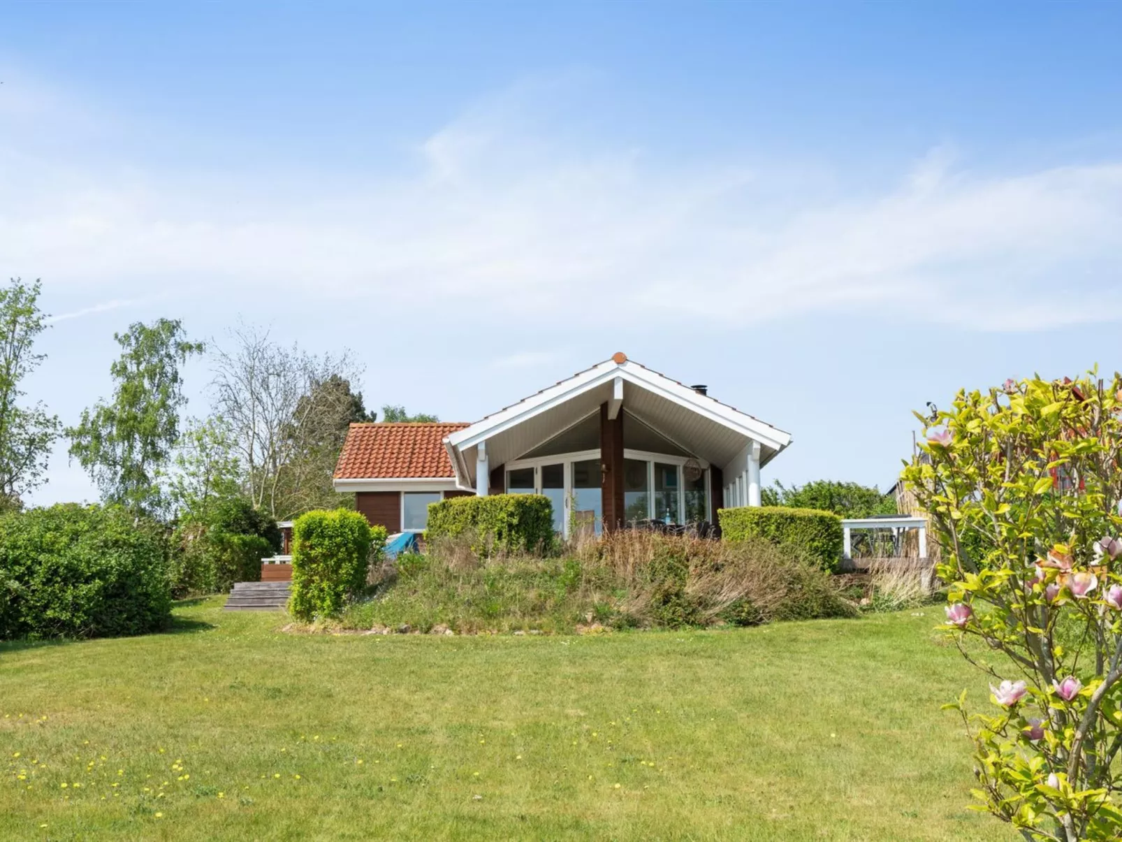 "Brunman" - 10m to the fjord-Buiten