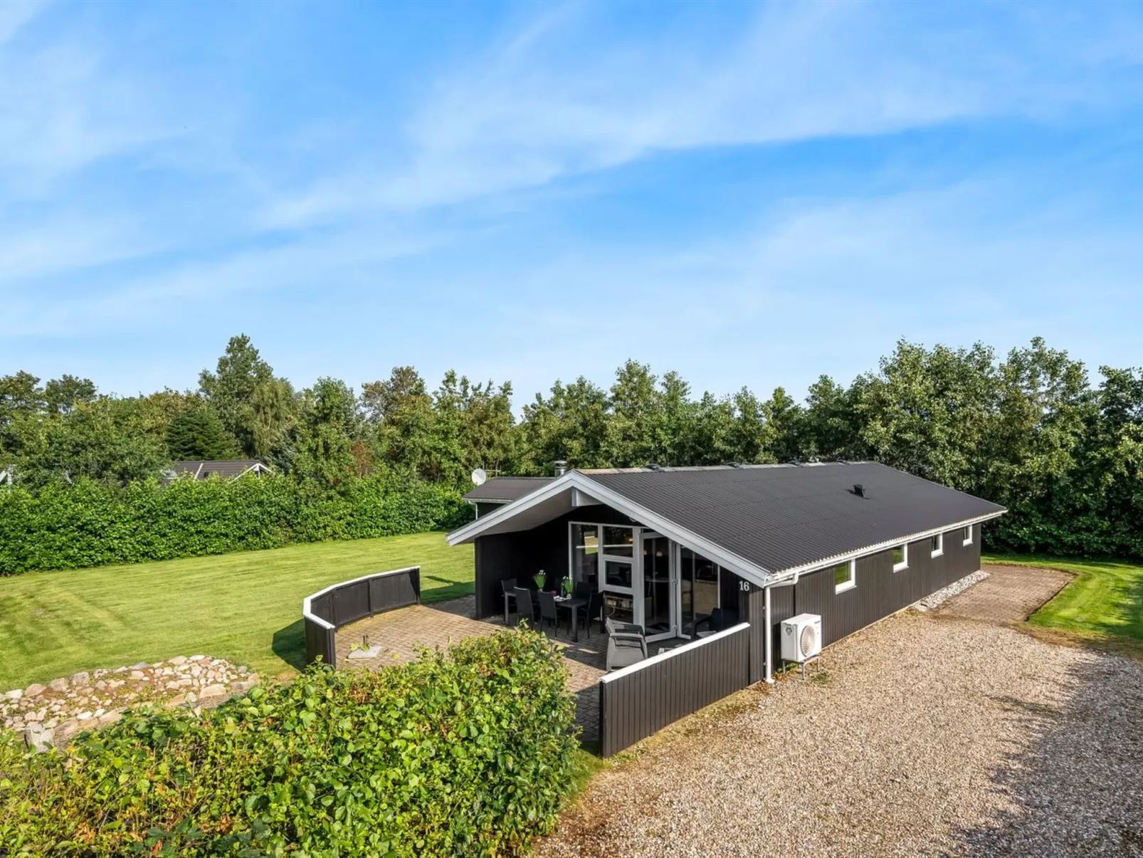 "Robertha" - 800m to the fjord-Buiten