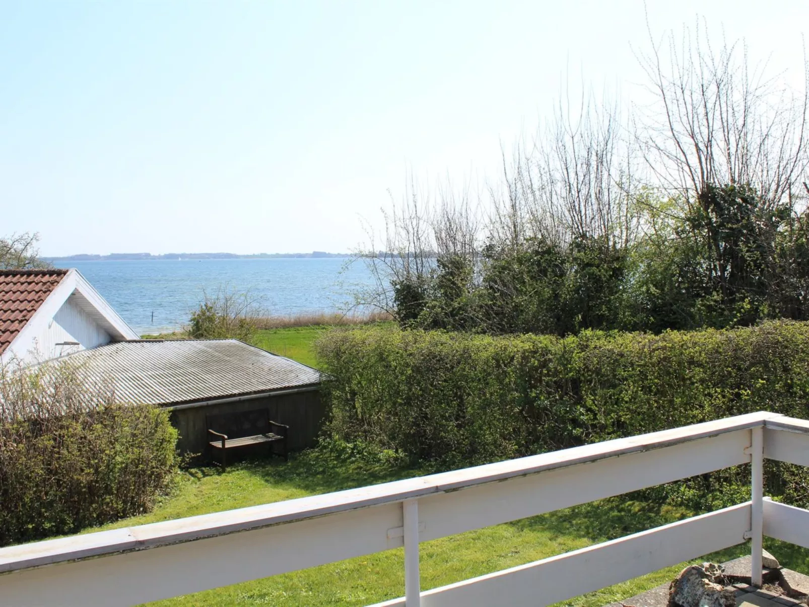 "Tekla" - 70m to the fjord-Buiten