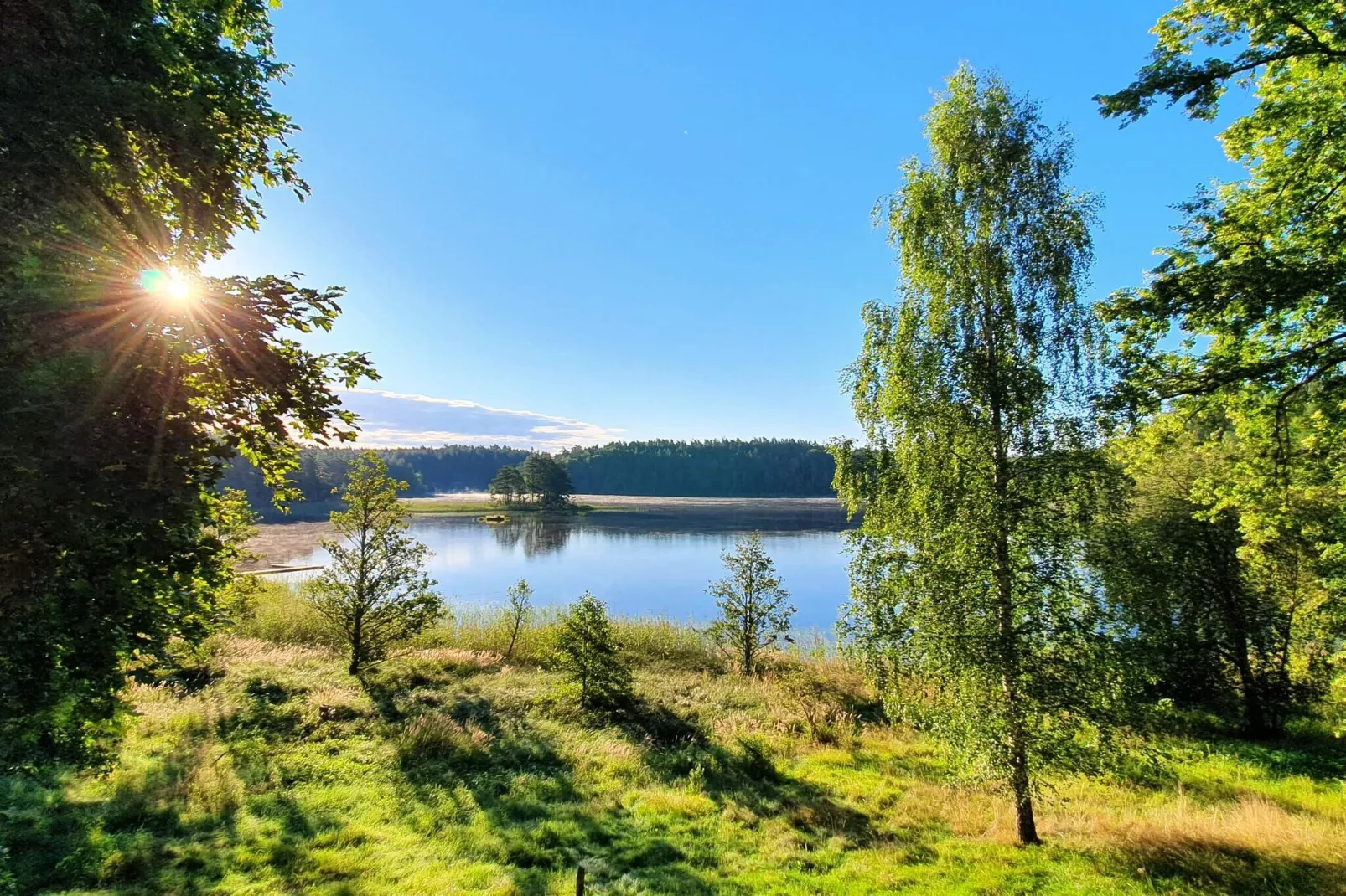 Huisje met hottub in Rejmyre-Waterzicht