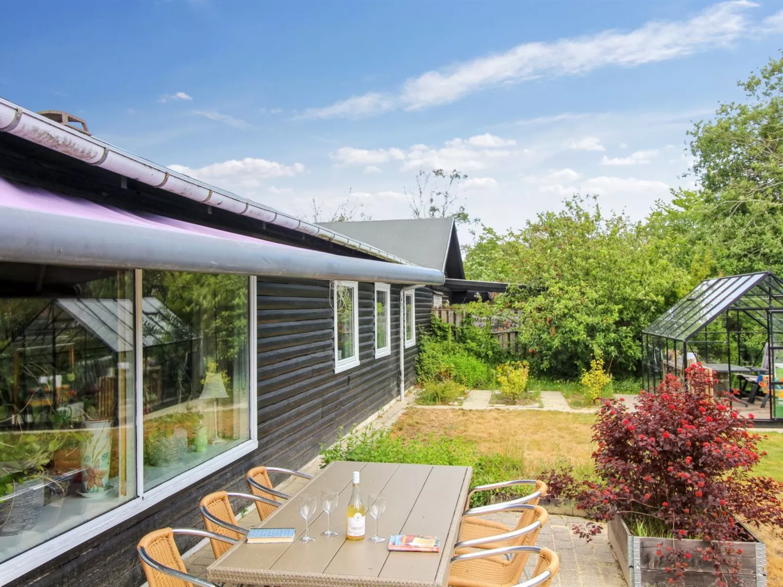 "Ellanor" - 1.4km from the sea-Buiten