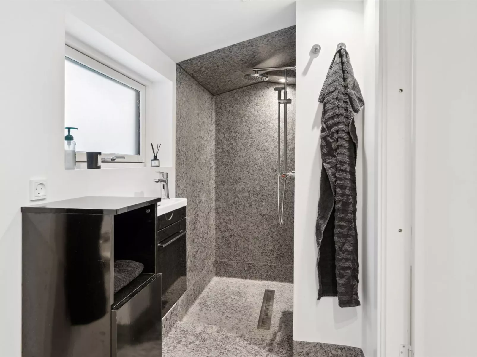 "Ilva" - 250m from the sea-Binnen