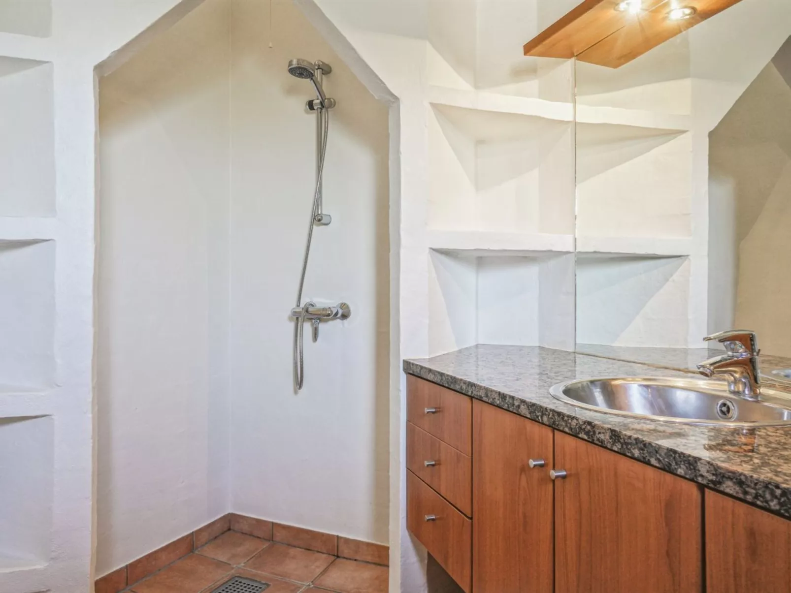 "Fridgerd" - 250m from the sea-Binnen