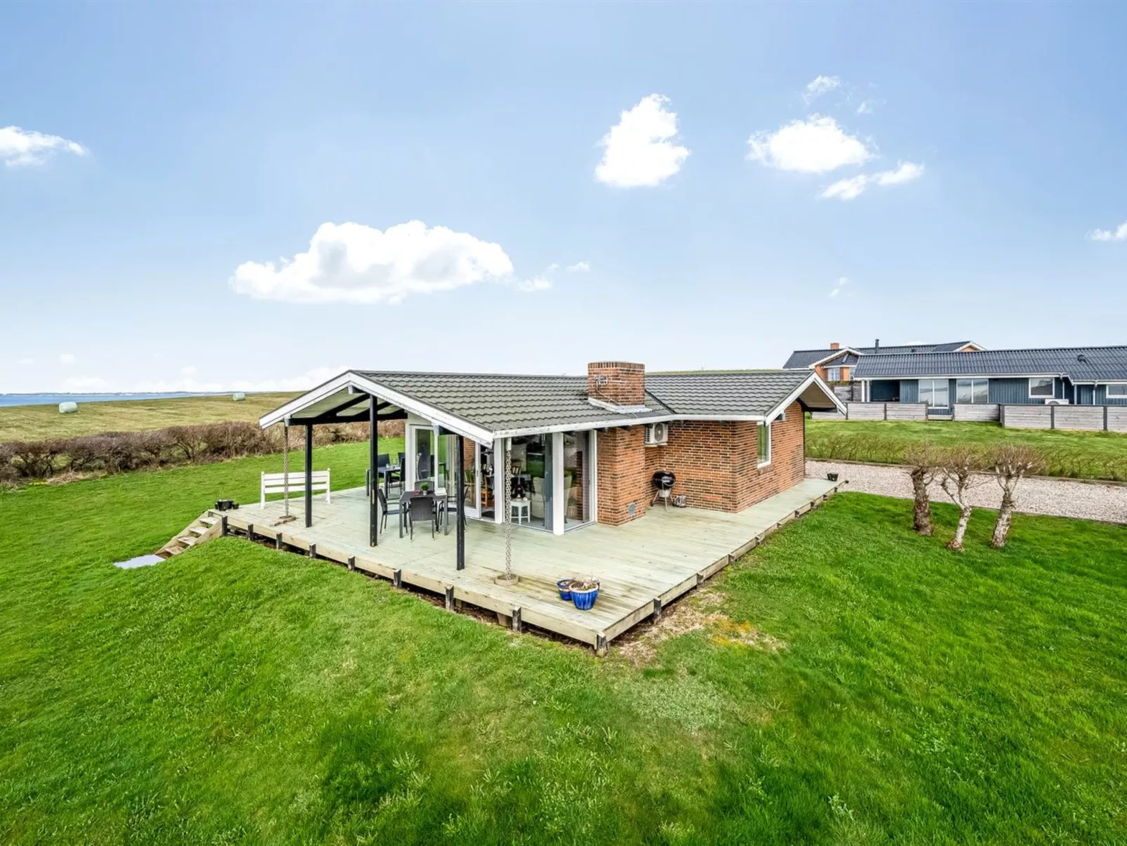 "Kirsa" - 200m to the fjord-Buiten