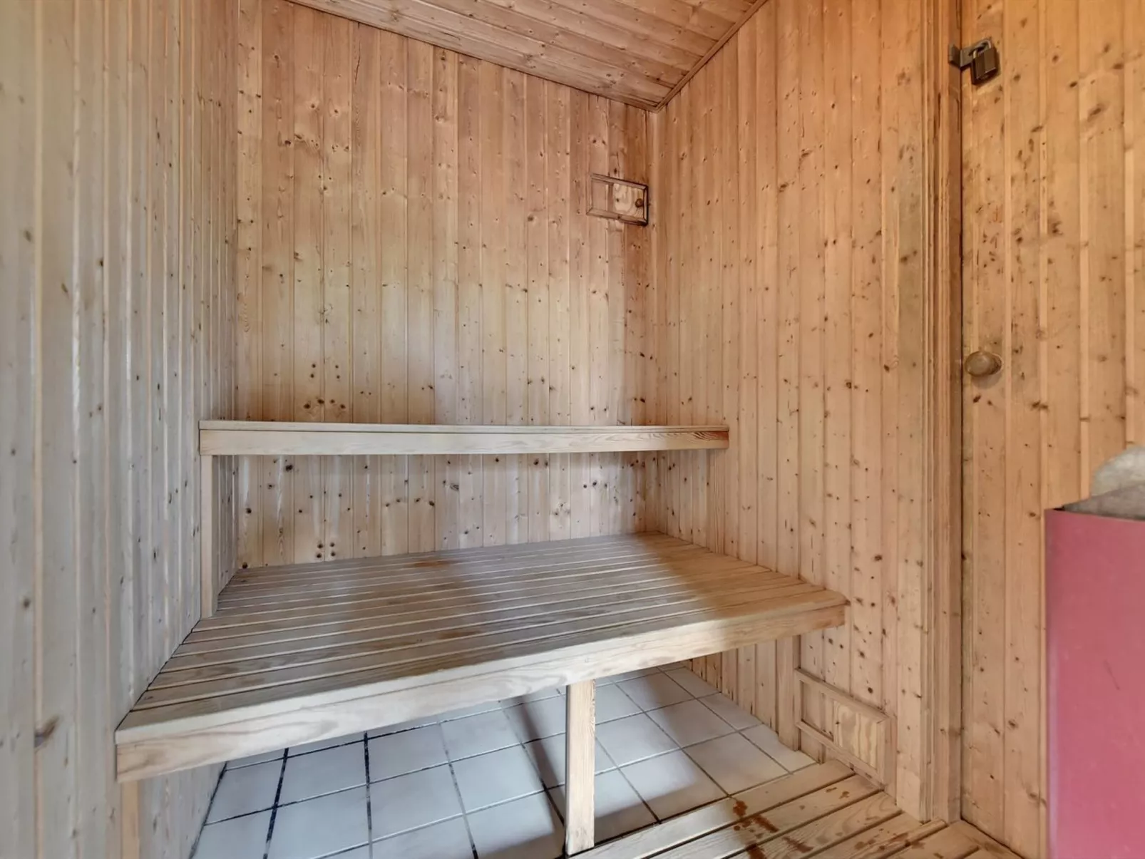 "Joona" - 12km from the sea-Binnen