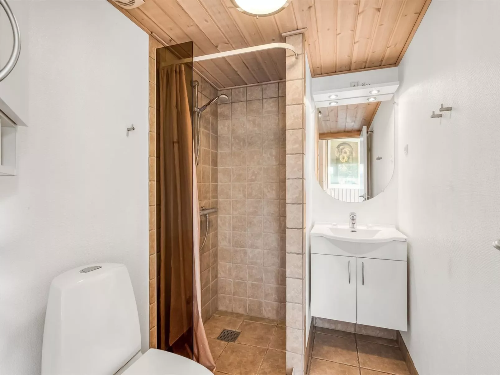 "Rekke" - 300m to the fjord-Binnen