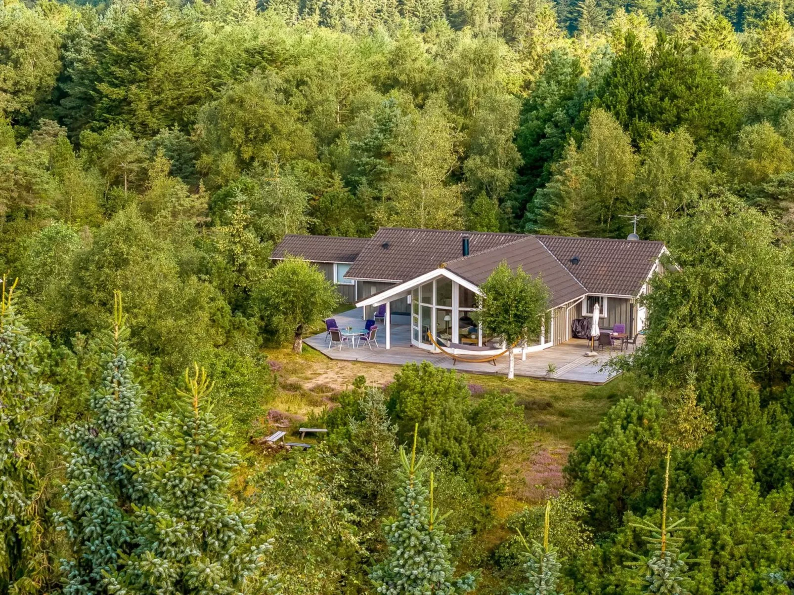 "Guri" - 600m to the fjord-Buiten