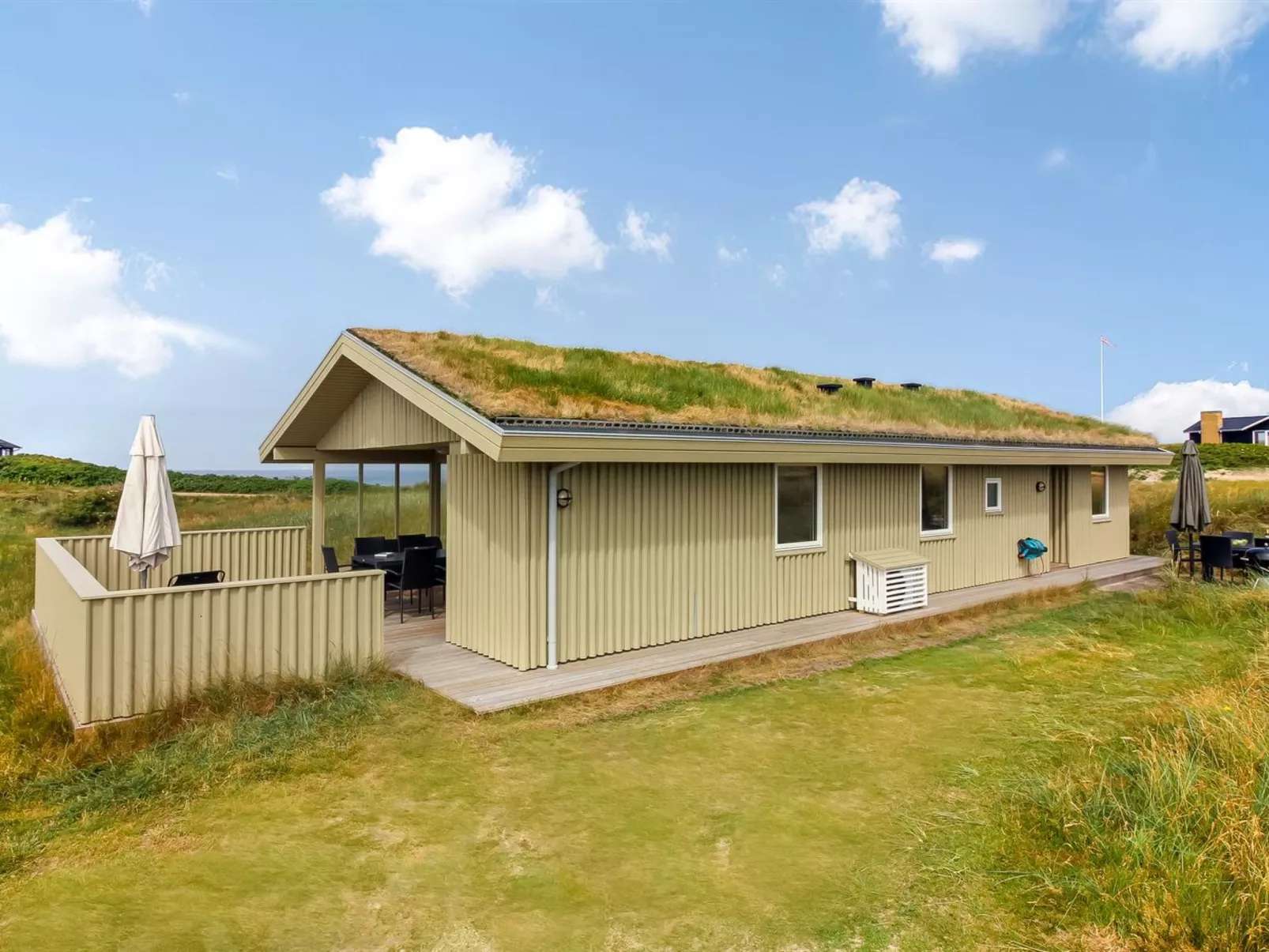 "Pinja" - 400m from the sea-Buiten