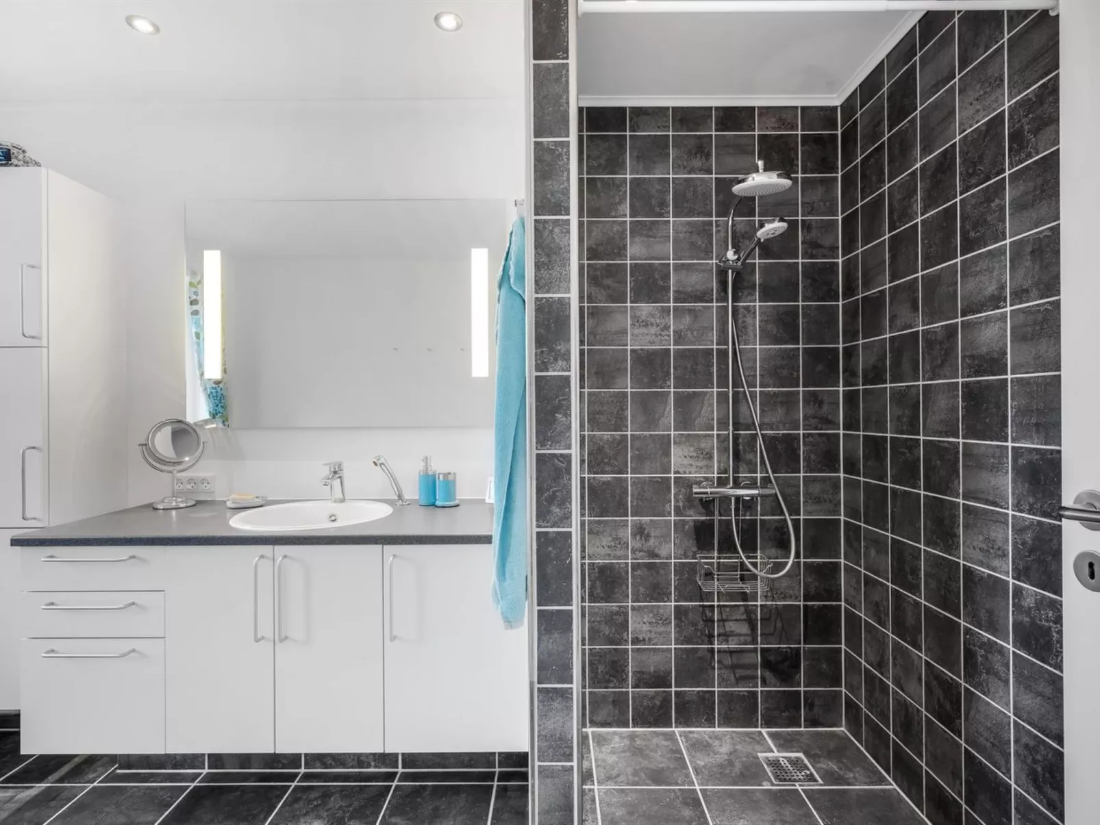 "Elsi" - 1.3km from the sea-Binnen