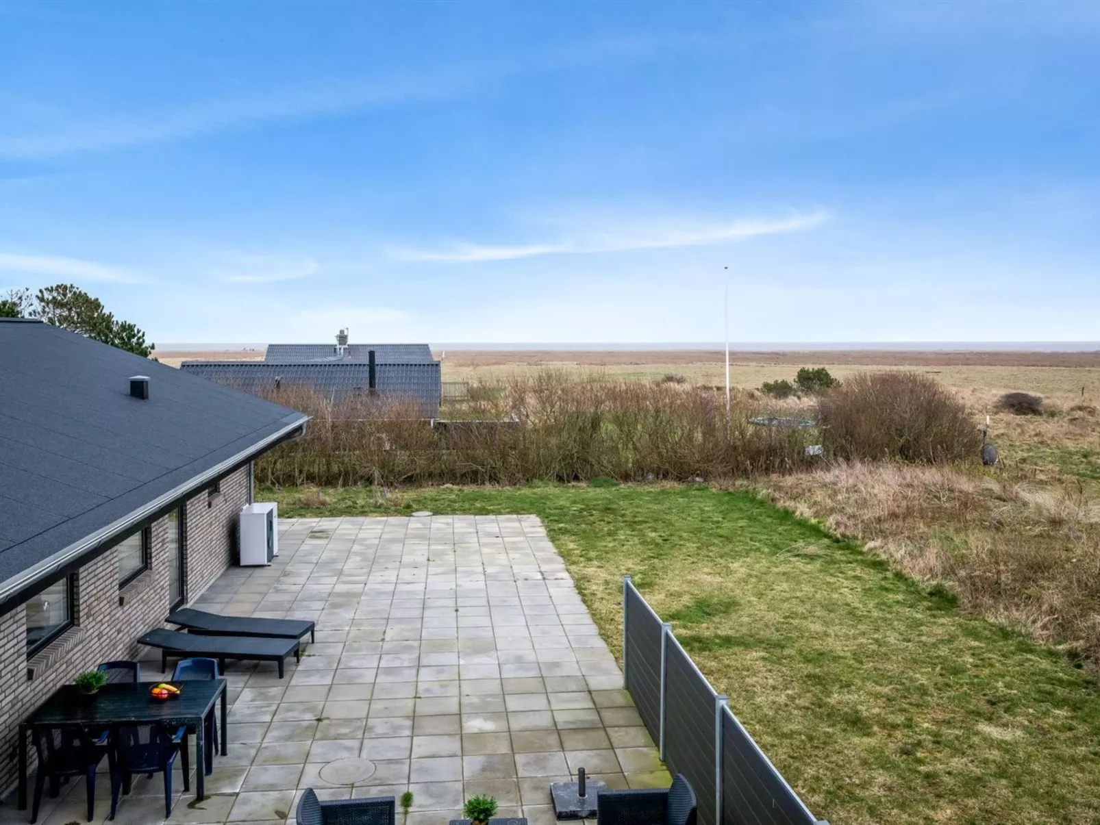 "Dorrit" - 1.2km from the sea-Buiten