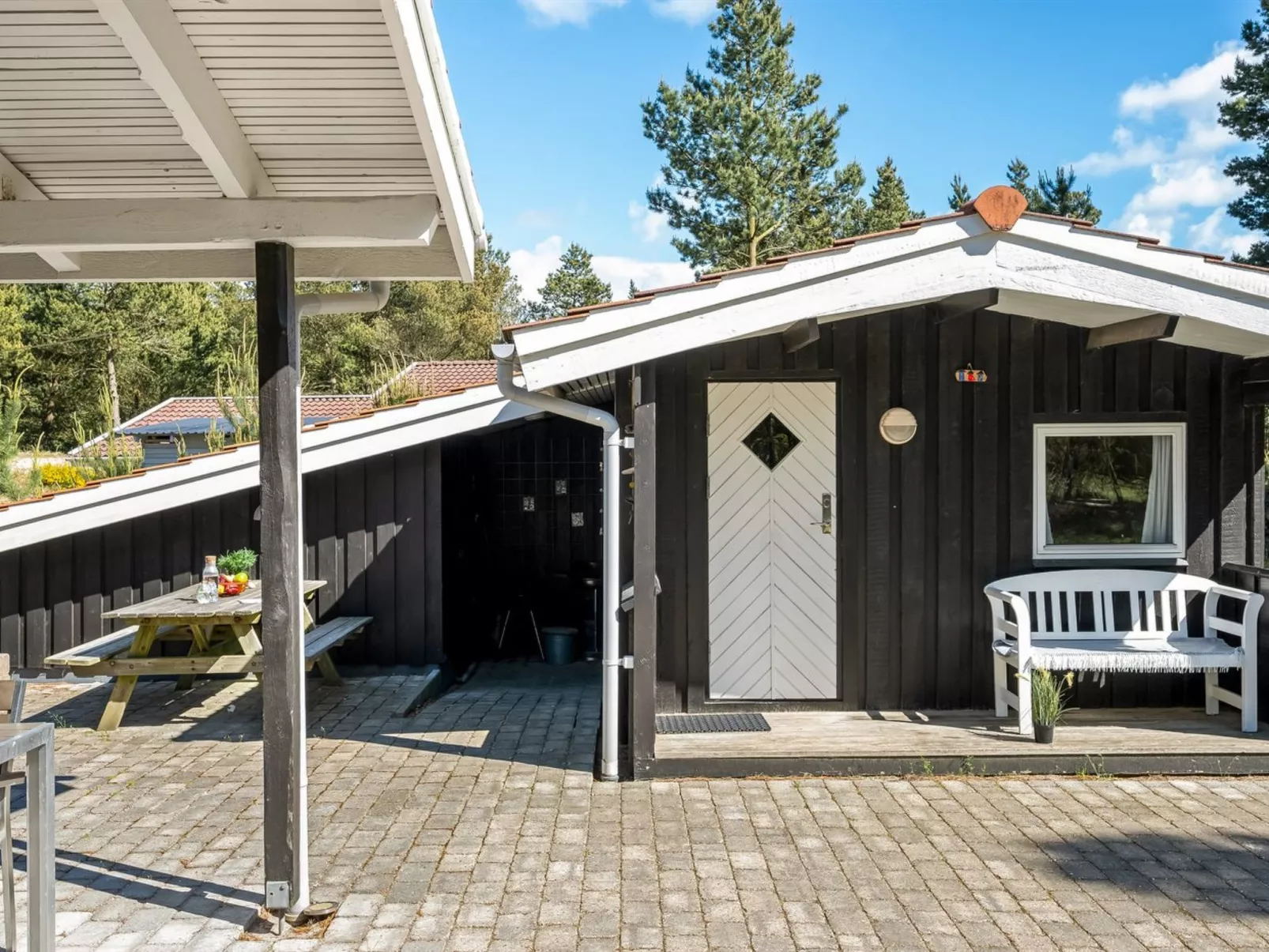 "Augustine" - 1.6km from the sea-Buiten