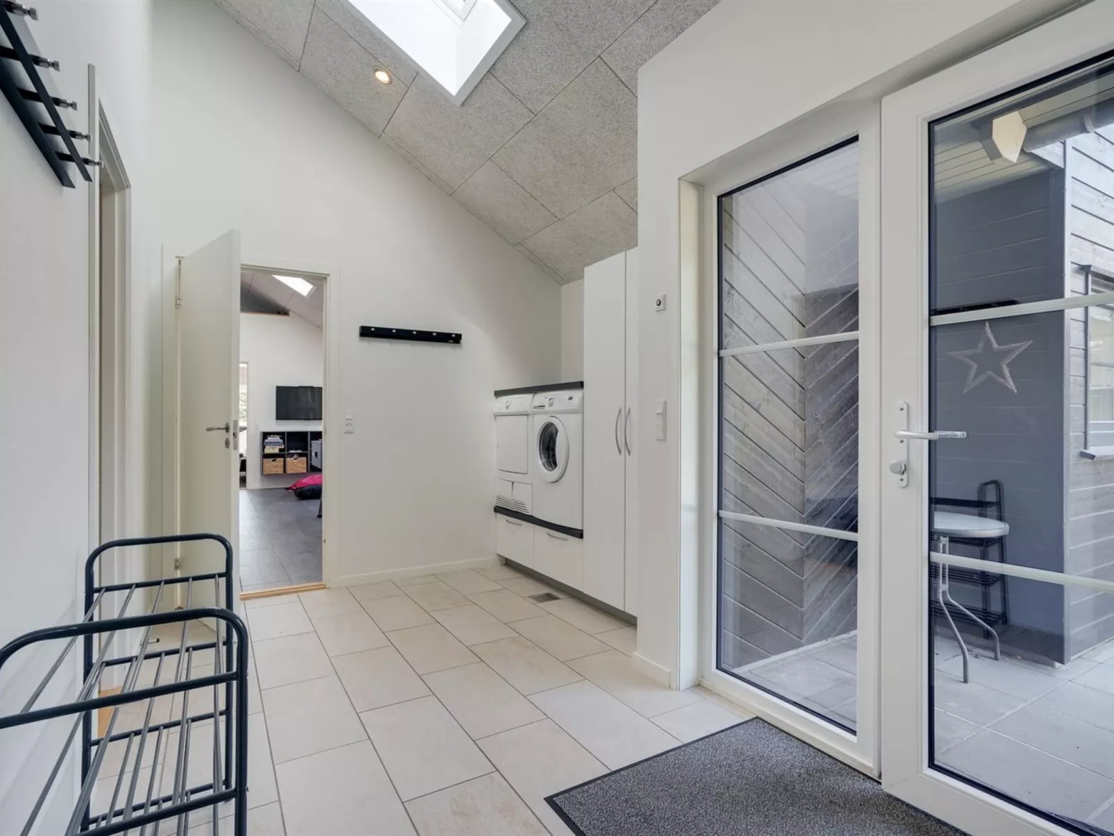 "Lova" - 600m from the sea-Binnen