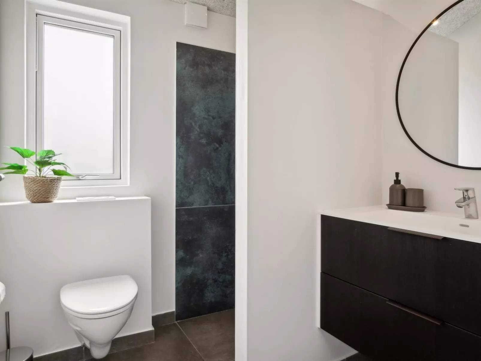 "Henryk" - 75m from the sea-Binnen