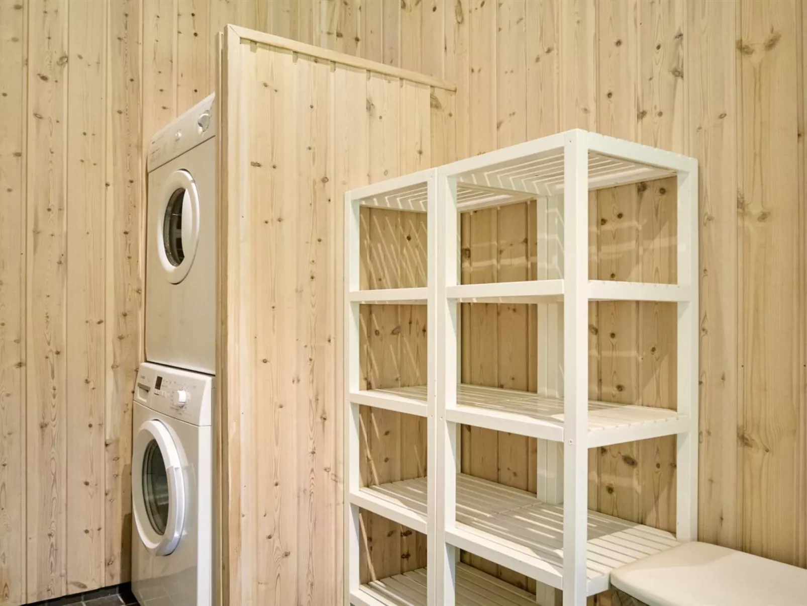 "Rudolf" - 400m from the sea-Binnen