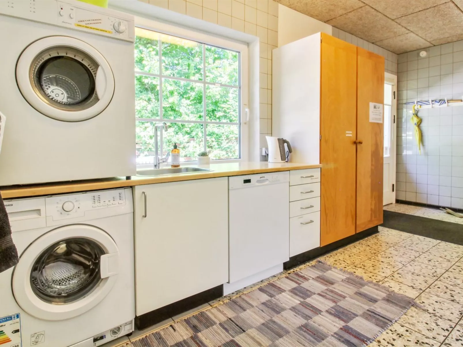 "Kiri" - 24km from the sea-Binnen