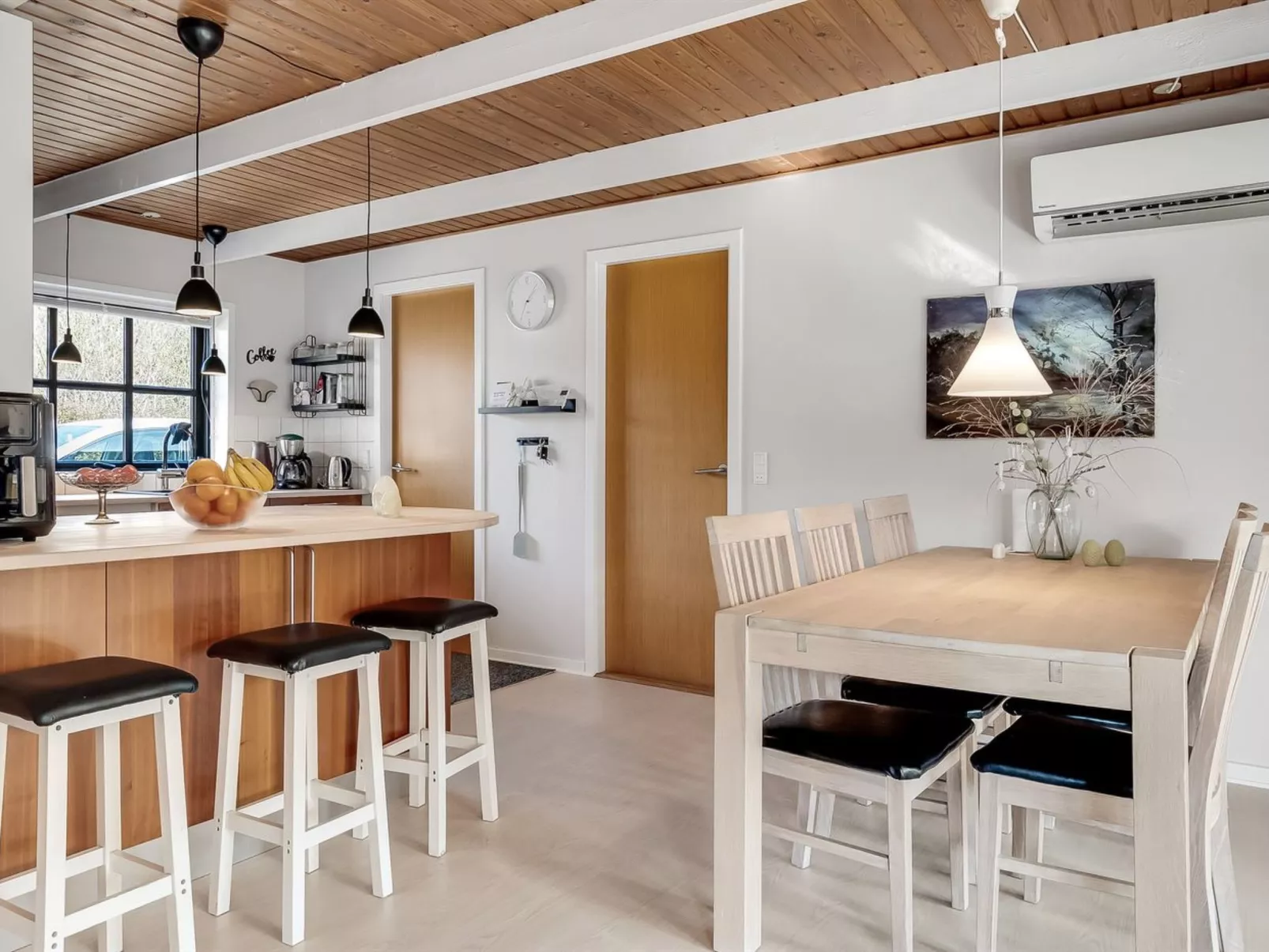 "Berner" - 30km from the sea-Binnen