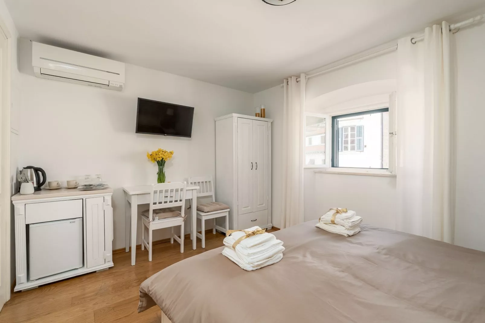 Guest House Lumin - Twin Room with City View (Third Floor) (BR3)-Slaapkamer