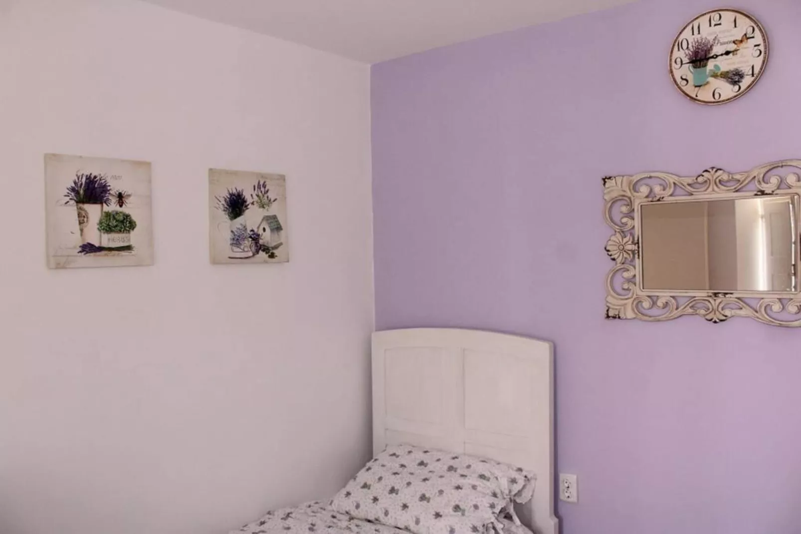 Guest House Gugily- Twin Room with Shared Bathroom and City View (4)-Slaapkamer