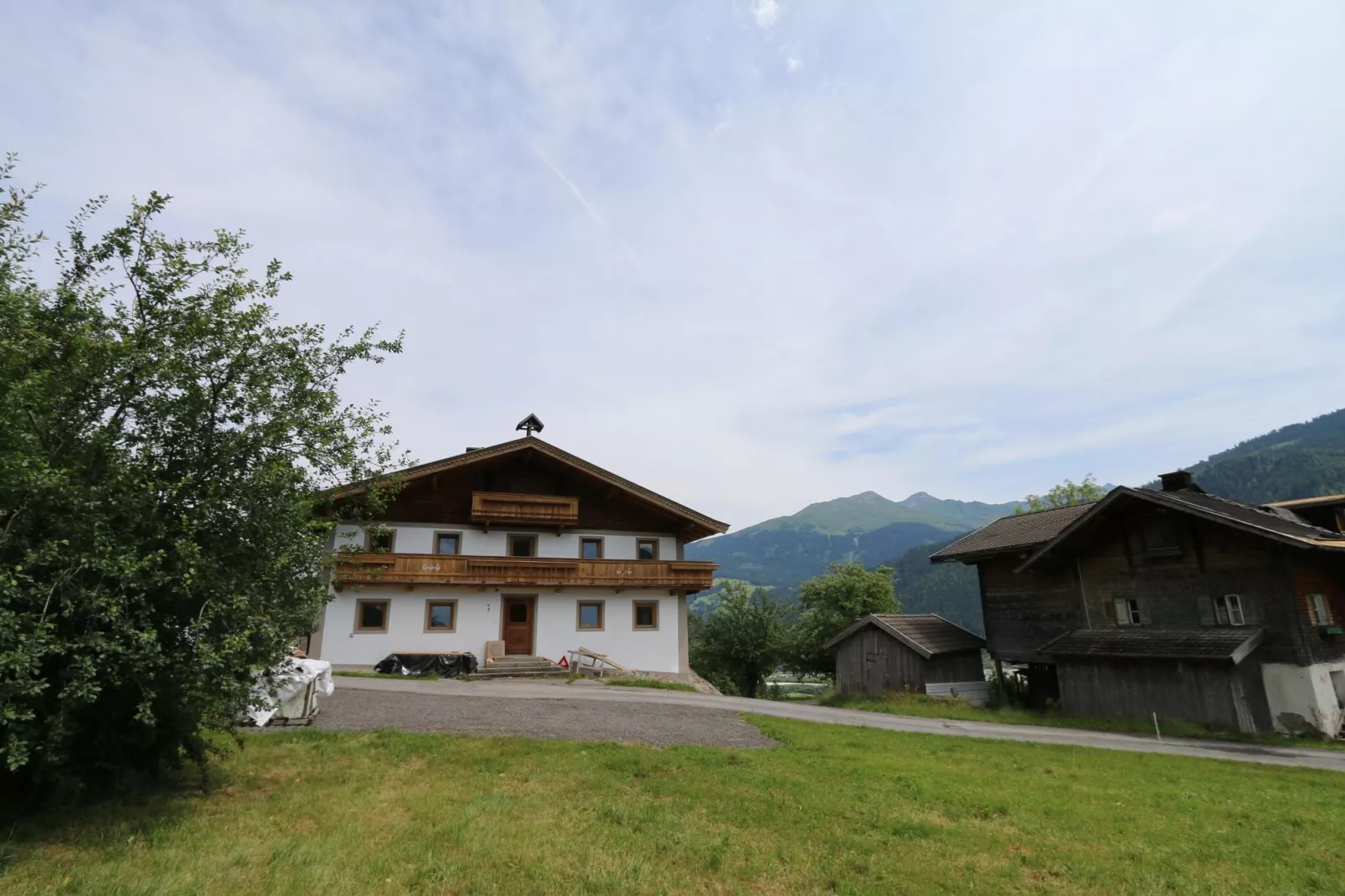 Bauernhaus Stoanerbauer-Buitenkant zomer